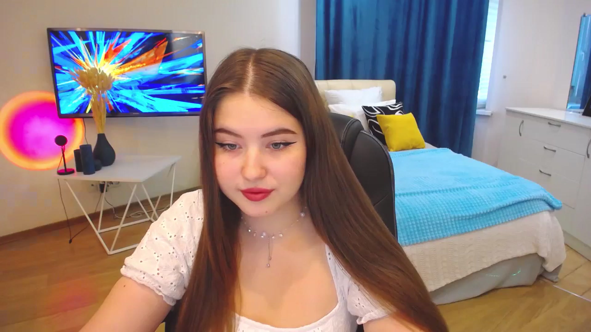 Gallery image thumbnail from AdmireMyEyes's myfreecams stream on, 09/25/2023, 05:06 image 12 of 20