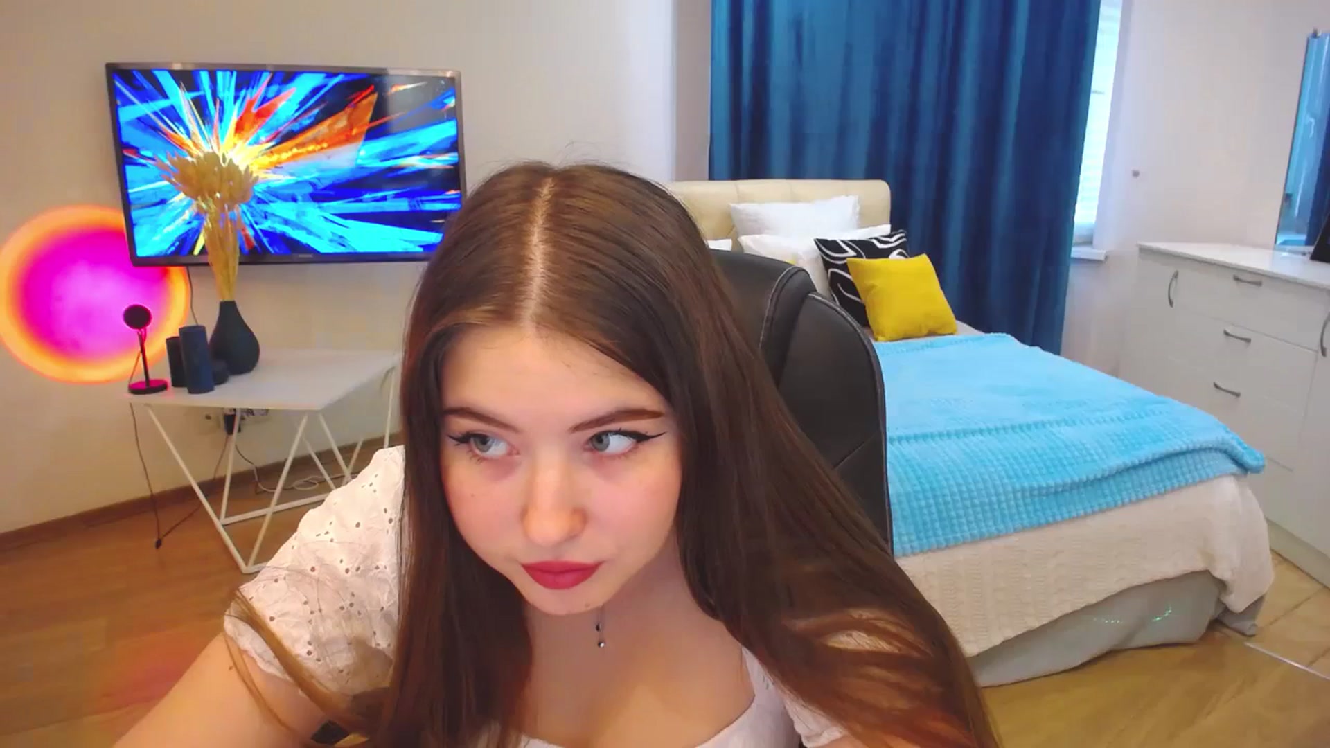 Gallery image thumbnail from AdmireMyEyes's myfreecams stream on, 09/25/2023, 05:06 image 17 of 20