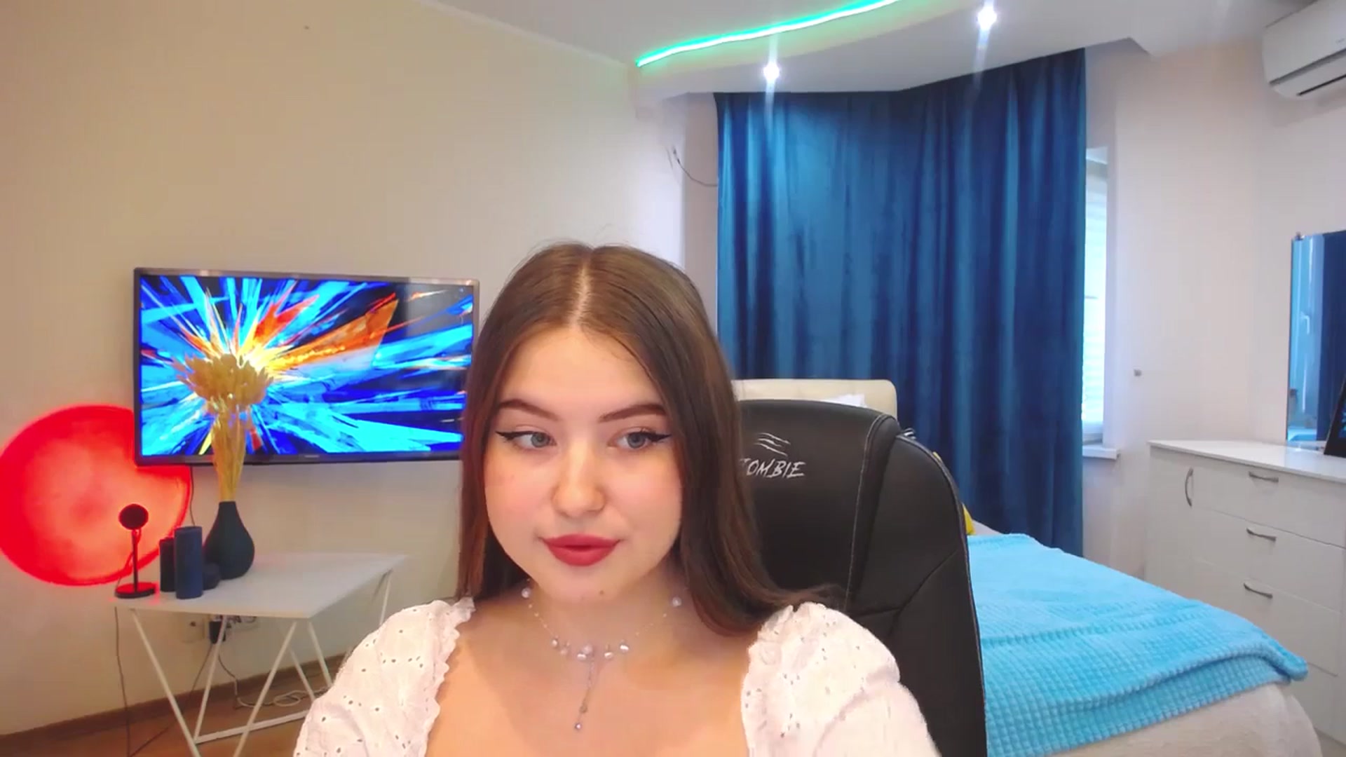 Gallery image thumbnail from AdmireMyEyes's myfreecams stream on, 09/25/2023, 05:27 image 19 of 20