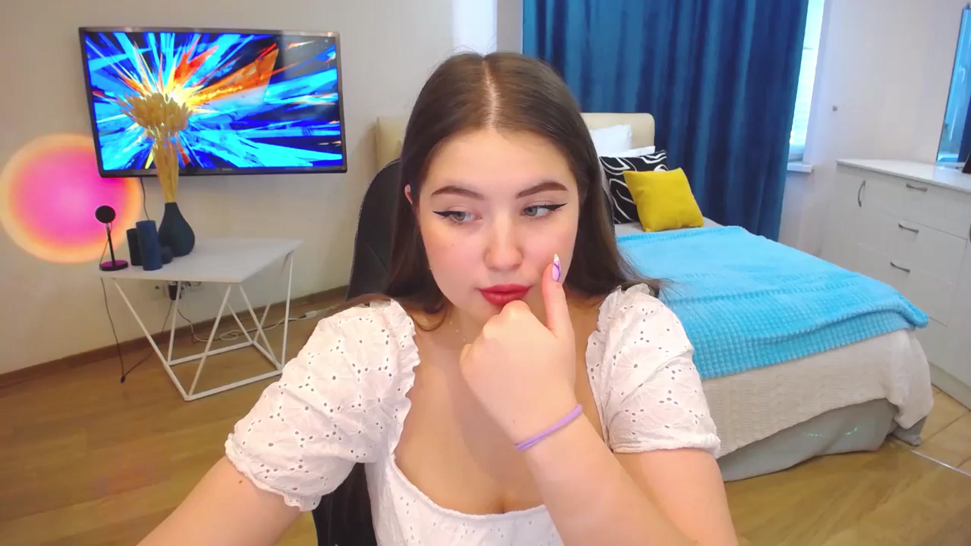 Gallery image thumbnail from AdmireMyEyes's myfreecams stream on, 09/25/2023, 07:09 image 17 of 20