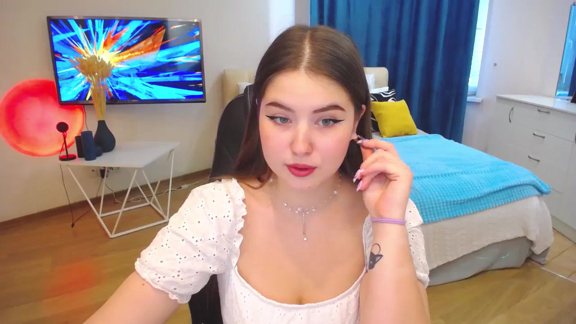 Gallery image thumbnail from AdmireMyEyes's myfreecams stream on, 09/25/2023, 07:09 image 18 of 20