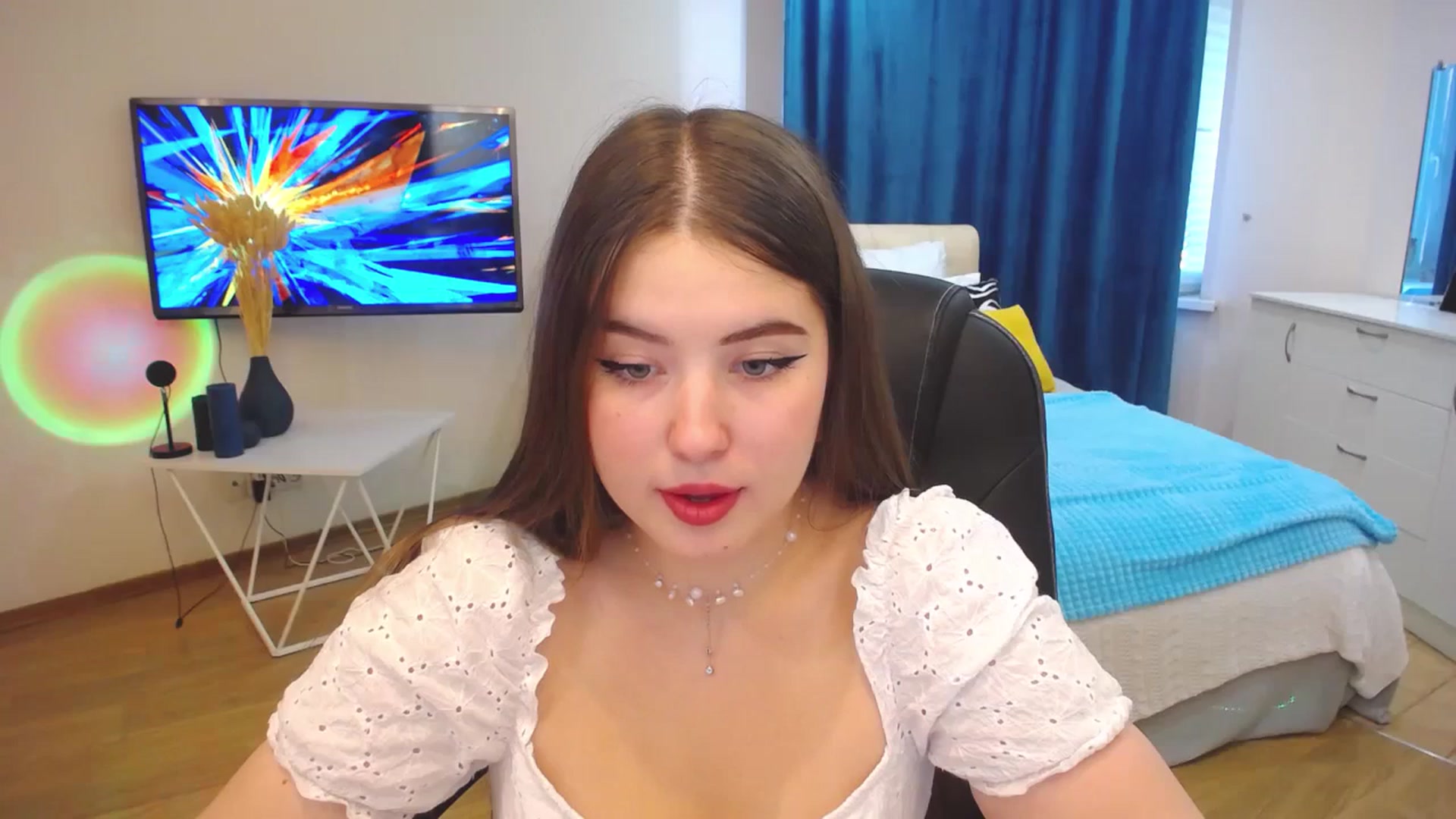 Gallery image thumbnail from AdmireMyEyes's myfreecams stream on, 09/25/2023, 07:09 image 9 of 20