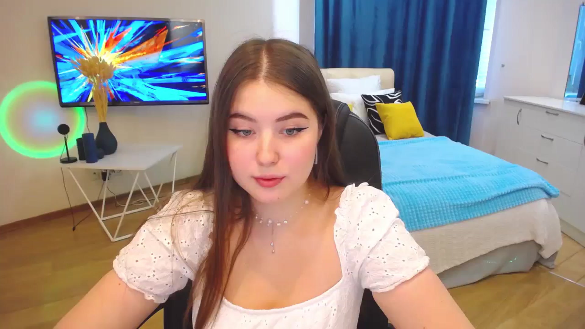 Gallery image thumbnail from AdmireMyEyes's myfreecams stream on, 09/25/2023, 08:33 image 1 of 20