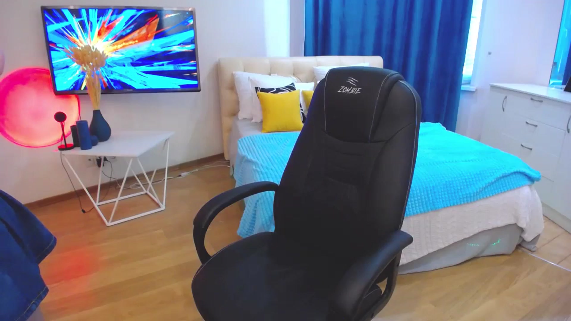 Gallery image thumbnail from AdmireMyEyes's myfreecams stream on, 09/27/2023, 07:04 image 12 of 20