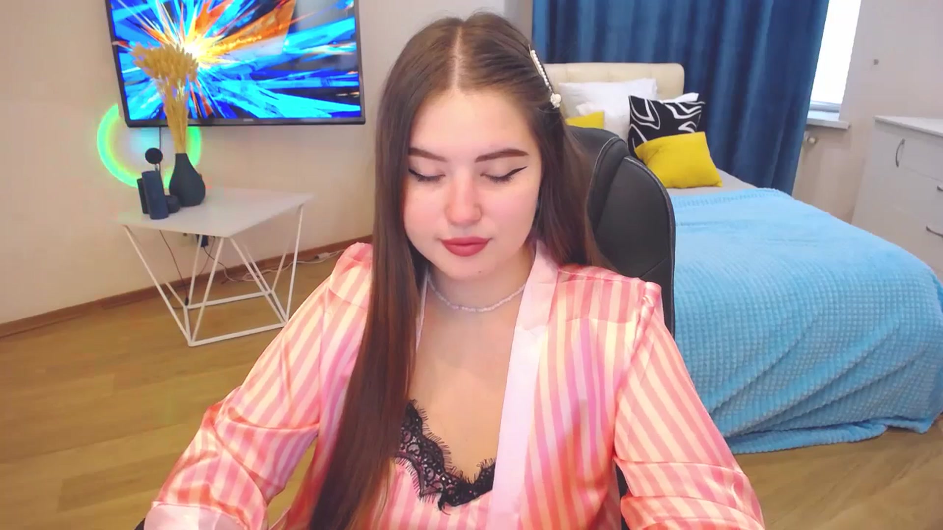 Gallery image thumbnail from AdmireMyEyes's myfreecams stream on, 10/13/2023, 08:17 image 3 of 20