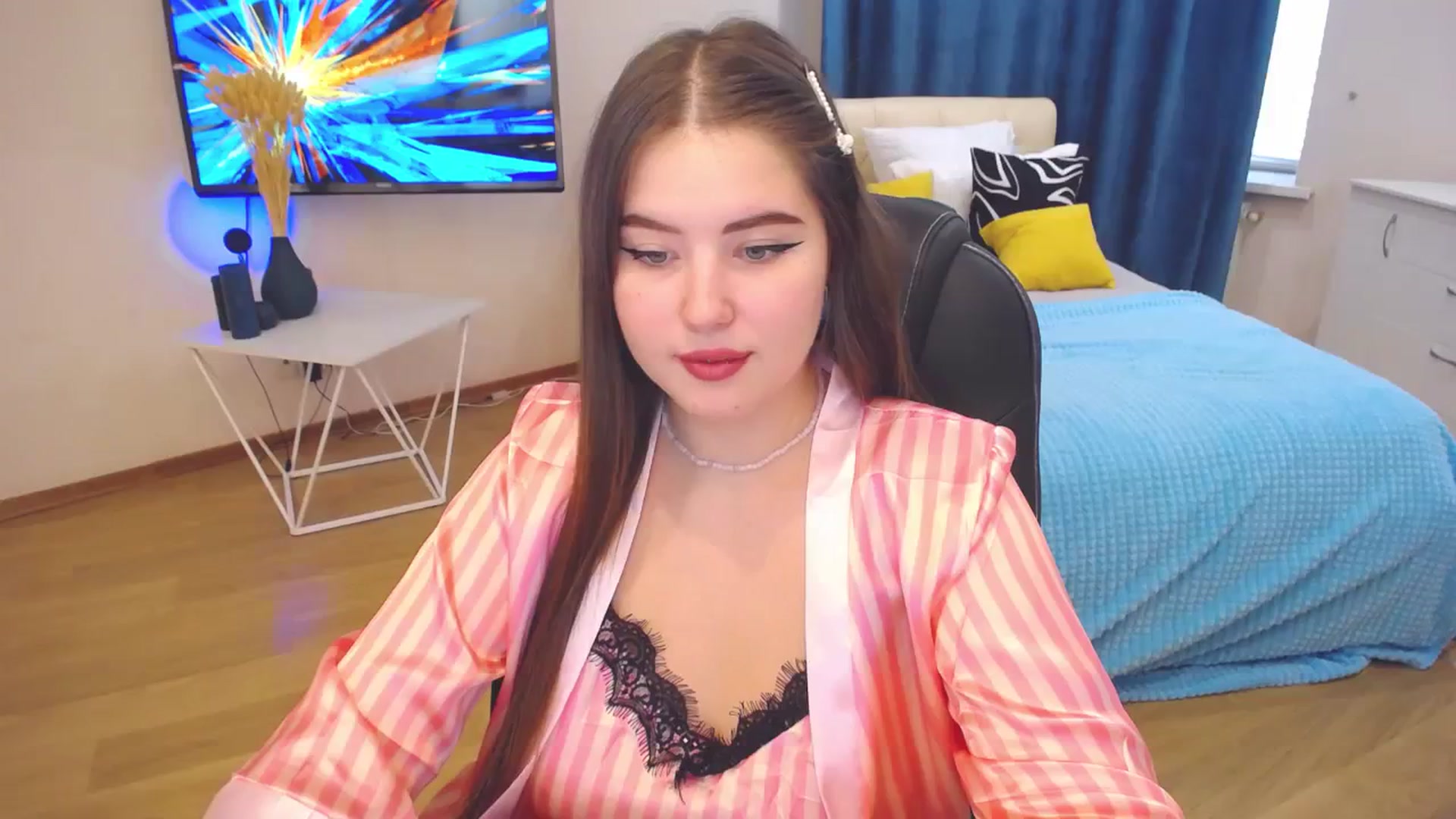 Gallery image thumbnail from AdmireMyEyes's myfreecams stream on, 10/13/2023, 08:17 image 8 of 20