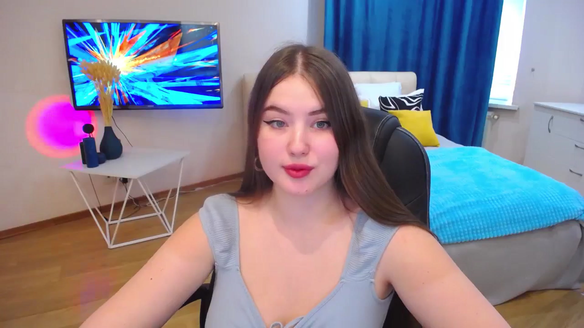 Gallery image thumbnail from AdmireMyEyes's myfreecams stream on, 10/17/2023, 07:26 image 4 of 20