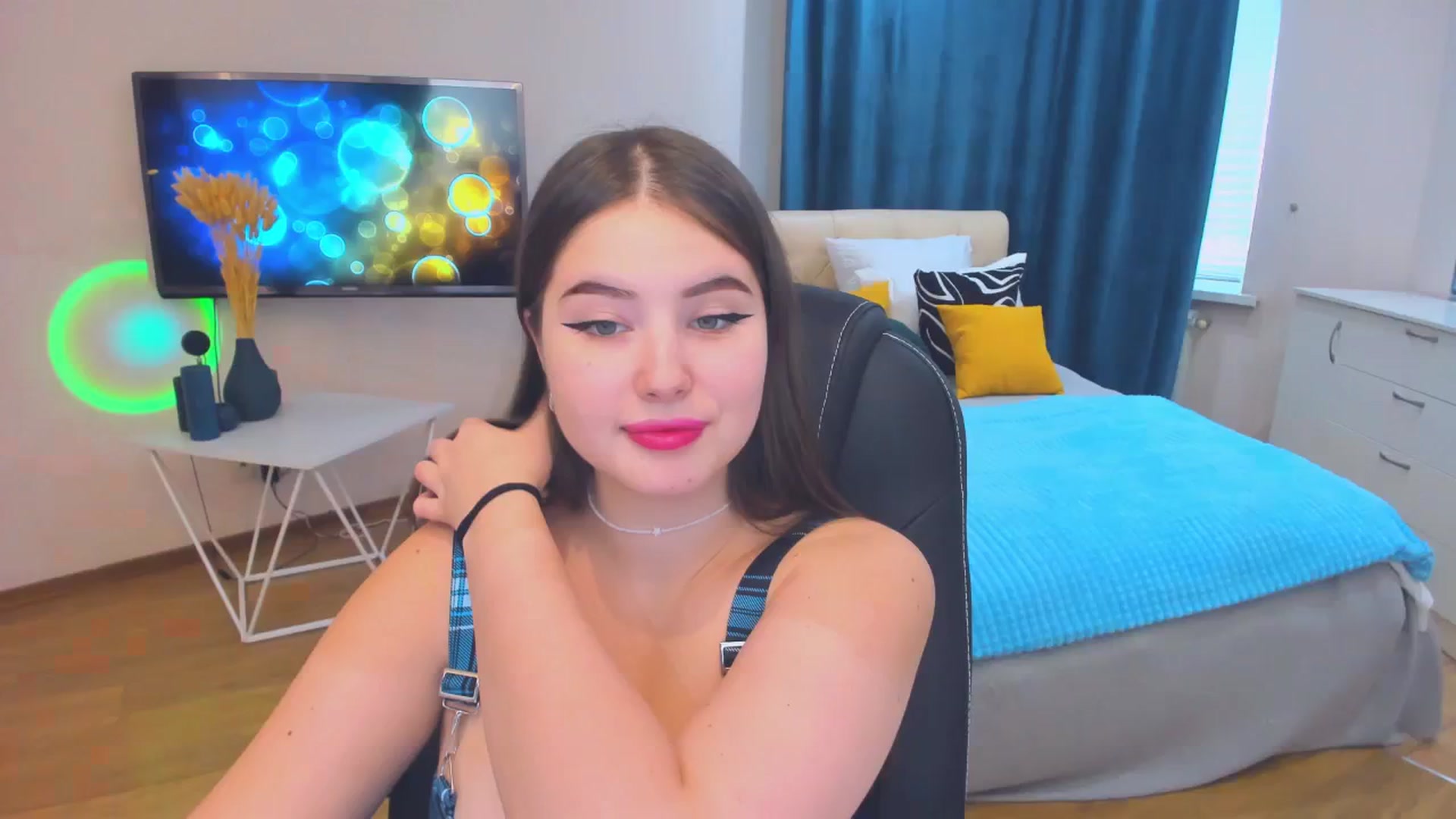 Gallery image thumbnail from AdmireMyEyes's myfreecams stream on, 10/19/2023, 07:42 image 7 of 20