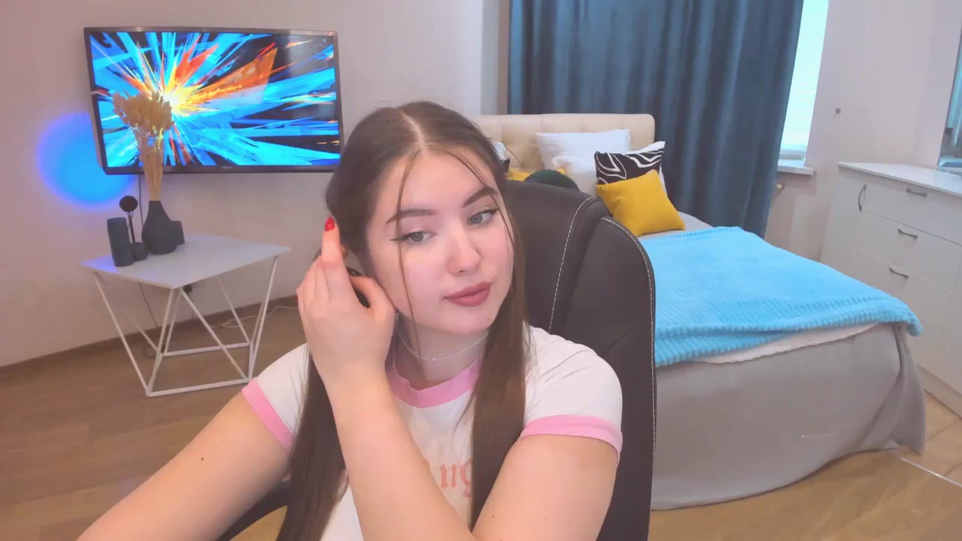 Gallery image thumbnail from AdmireMyEyes's myfreecams stream on, 10/23/2023, 09:31 image 10 of 20