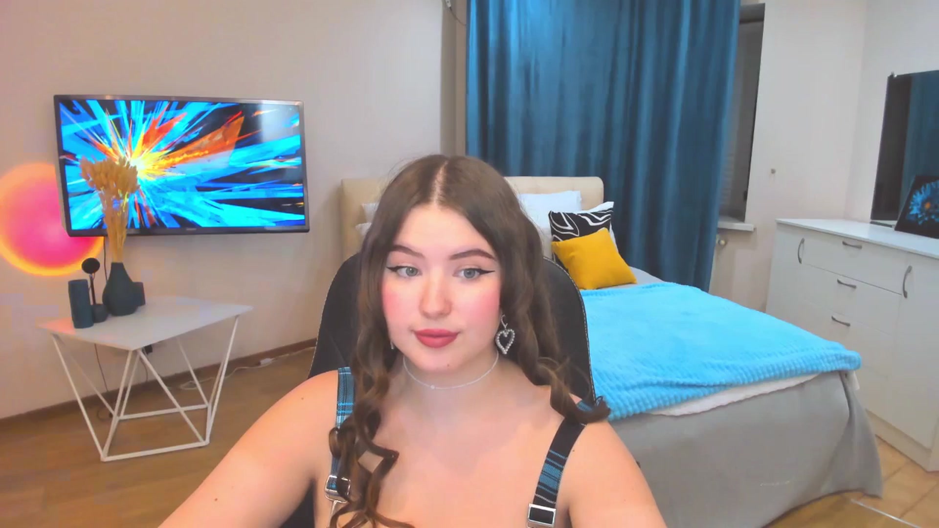 Gallery image thumbnail from AdmireMyEyes's myfreecams stream on, 10/24/2023, 16:47 image 15 of 20