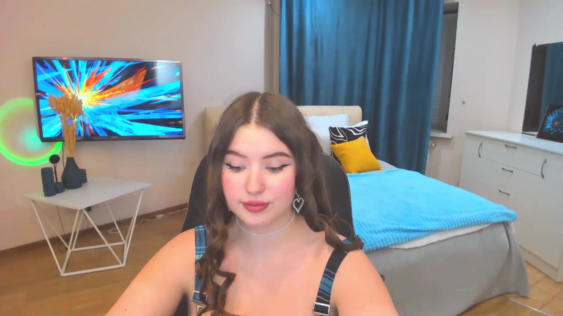 Gallery image thumbnail from AdmireMyEyes's myfreecams stream on, 10/24/2023, 16:47 image 14 of 20