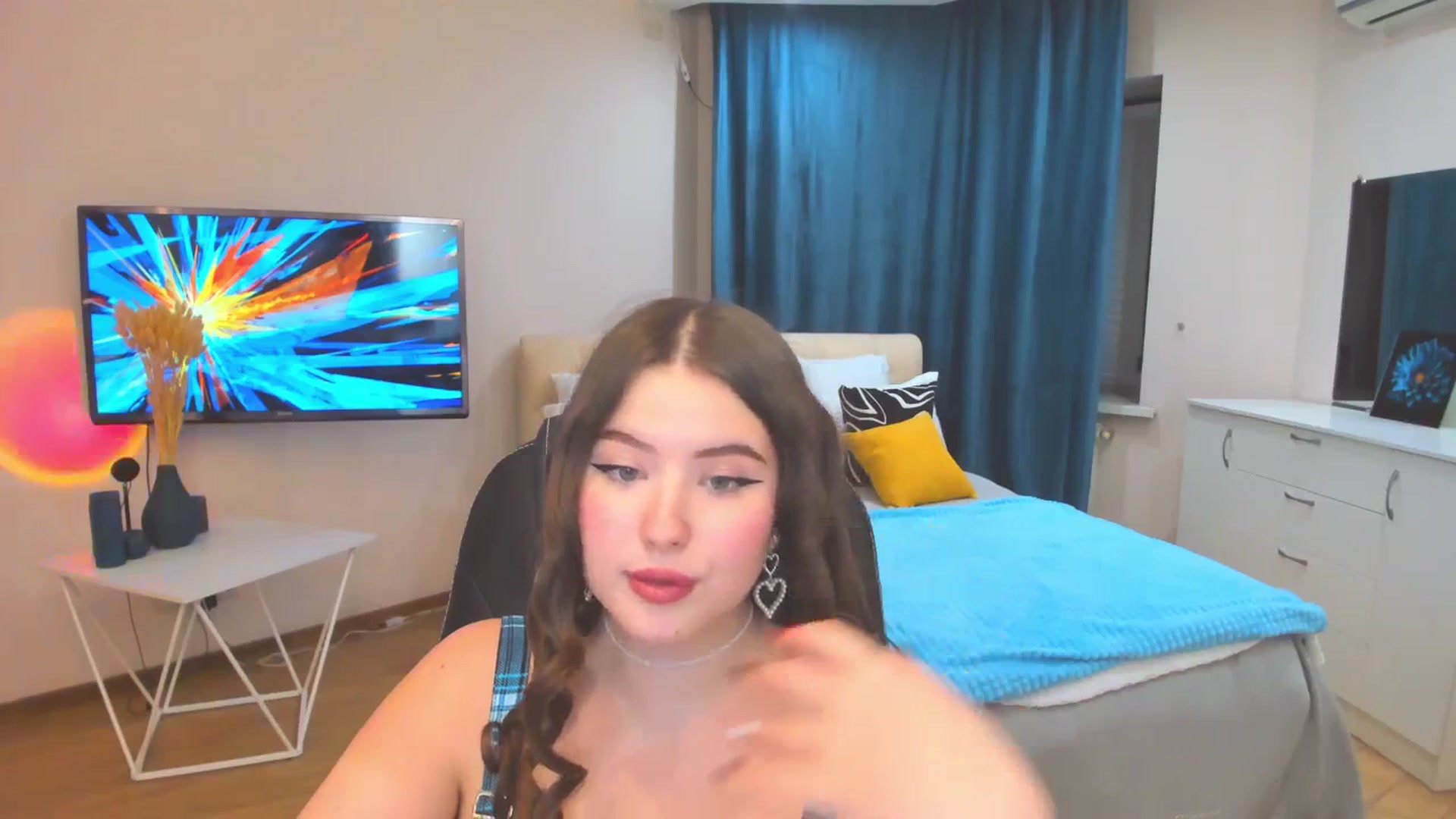Gallery image thumbnail from AdmireMyEyes's myfreecams stream on, 10/24/2023, 16:47 image 12 of 20
