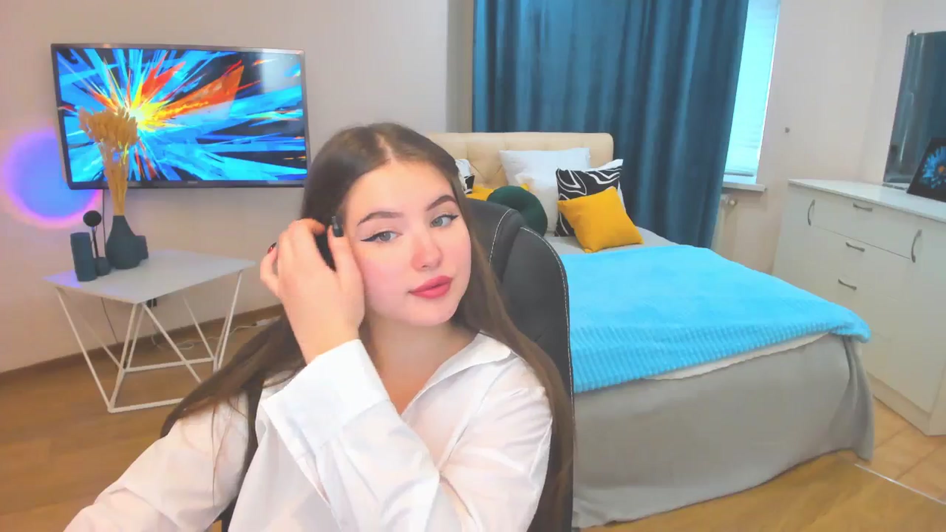 Gallery image thumbnail from AdmireMyEyes's myfreecams stream on, 10/25/2023, 07:36 image 15 of 20