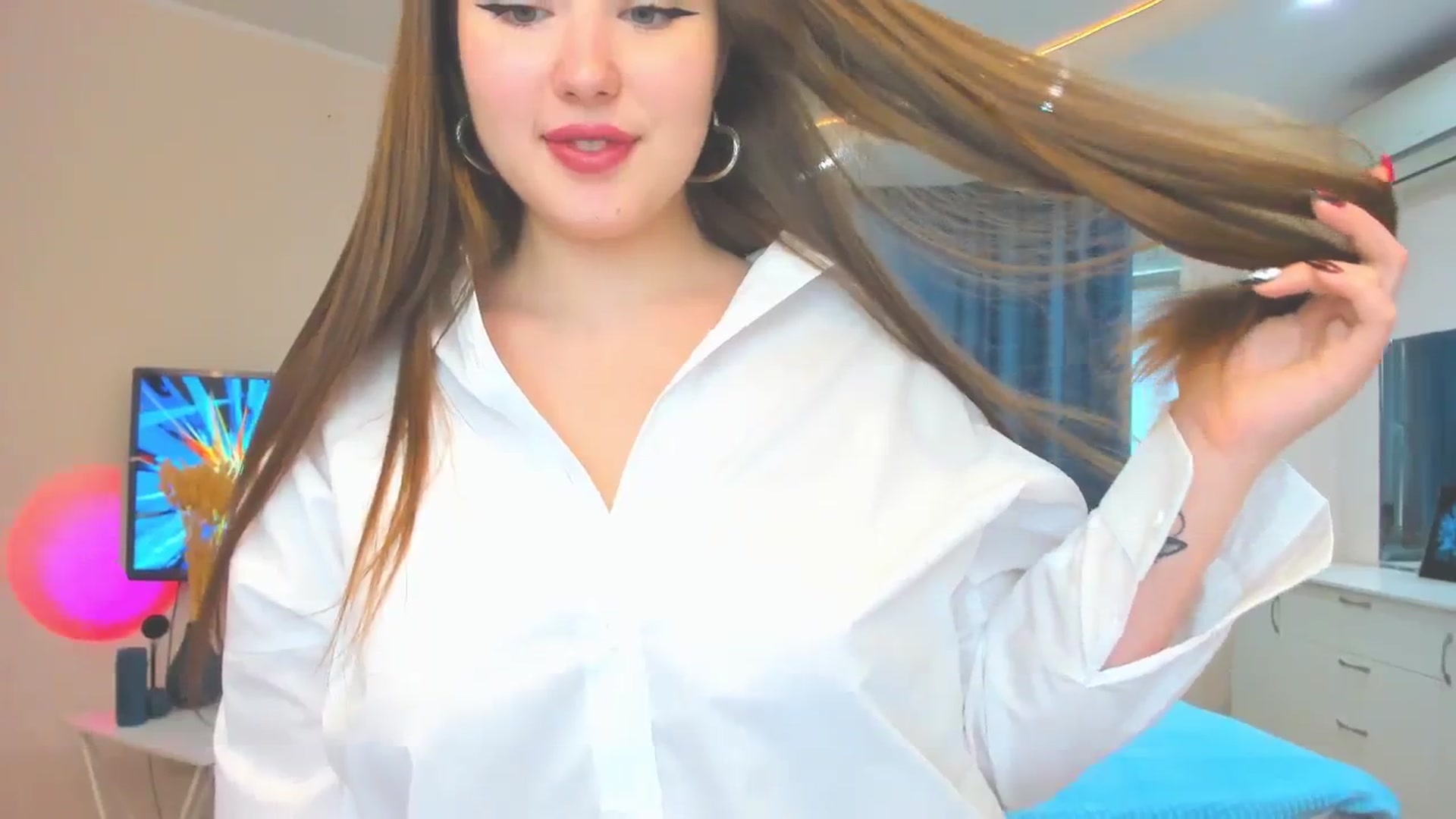 Gallery image thumbnail from AdmireMyEyes's myfreecams stream on, 10/25/2023, 07:36 image 6 of 20