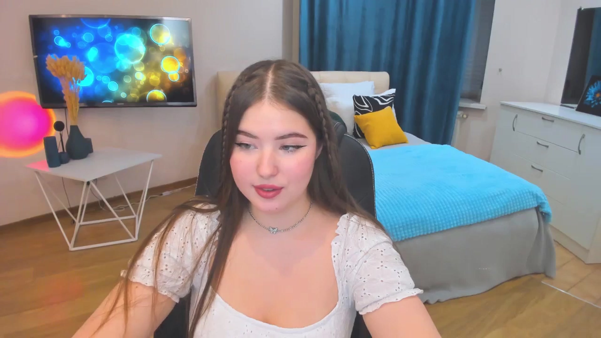Gallery image thumbnail from AdmireMyEyes's myfreecams stream on, 10/26/2023, 13:59 image 5 of 20