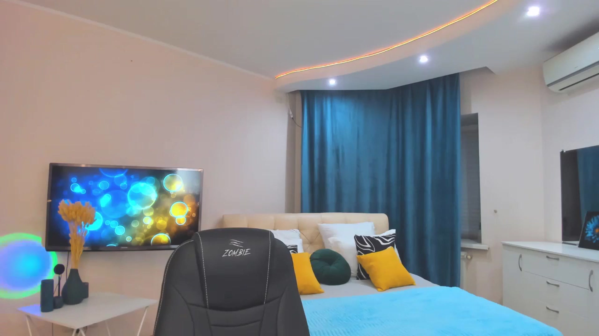 Gallery image thumbnail from AdmireMyEyes's myfreecams stream on, 10/26/2023, 13:59 image 7 of 20