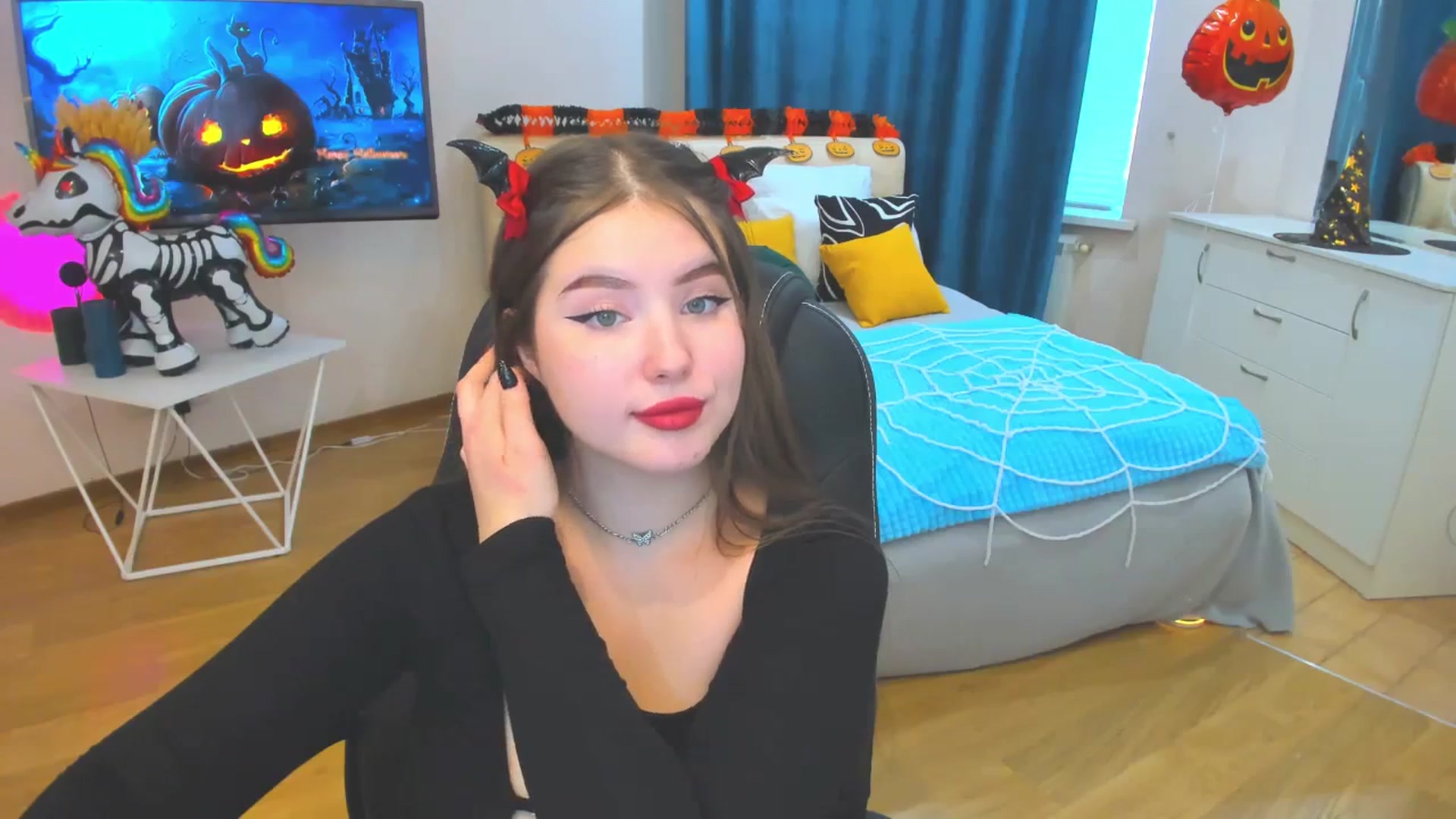 Gallery image thumbnail from AdmireMyEyes's myfreecams stream on, 10/29/2023, 09:52 image 6 of 20
