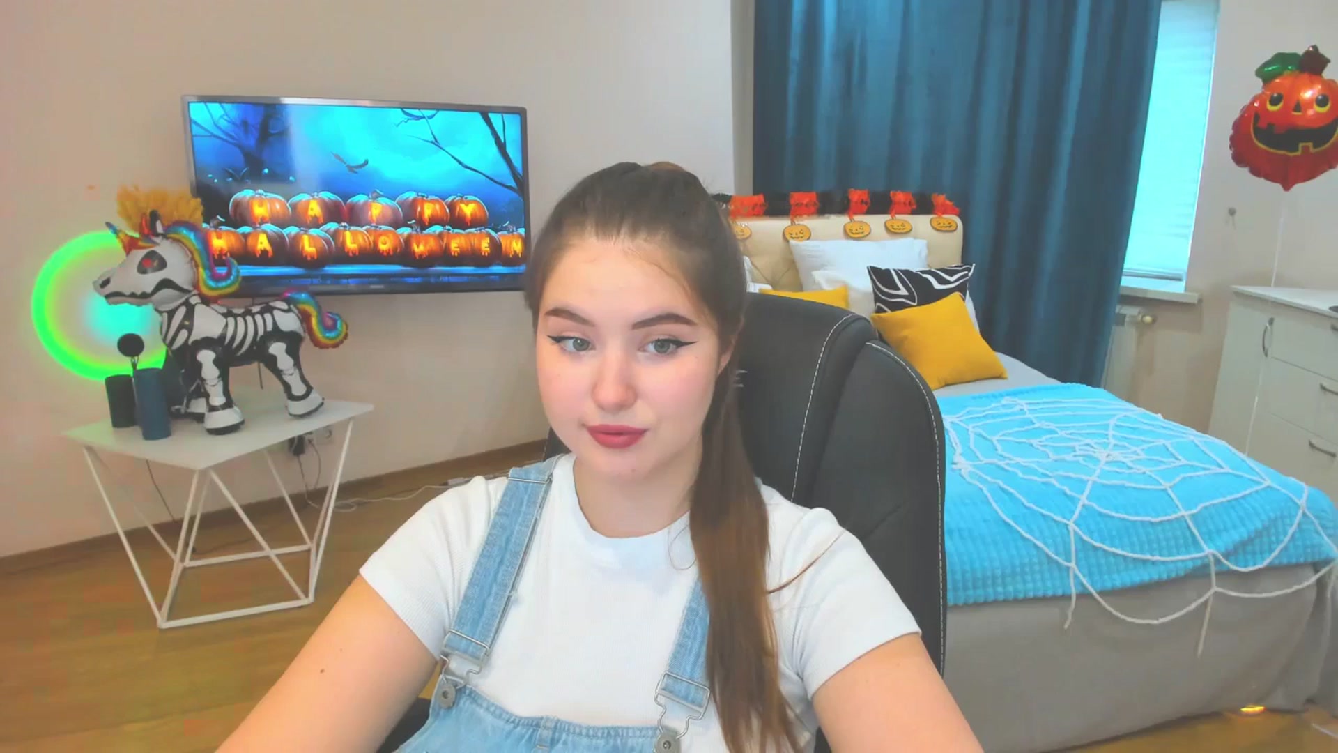Gallery image thumbnail from AdmireMyEyes's myfreecams stream on, 10/30/2023, 09:48 image 17 of 20