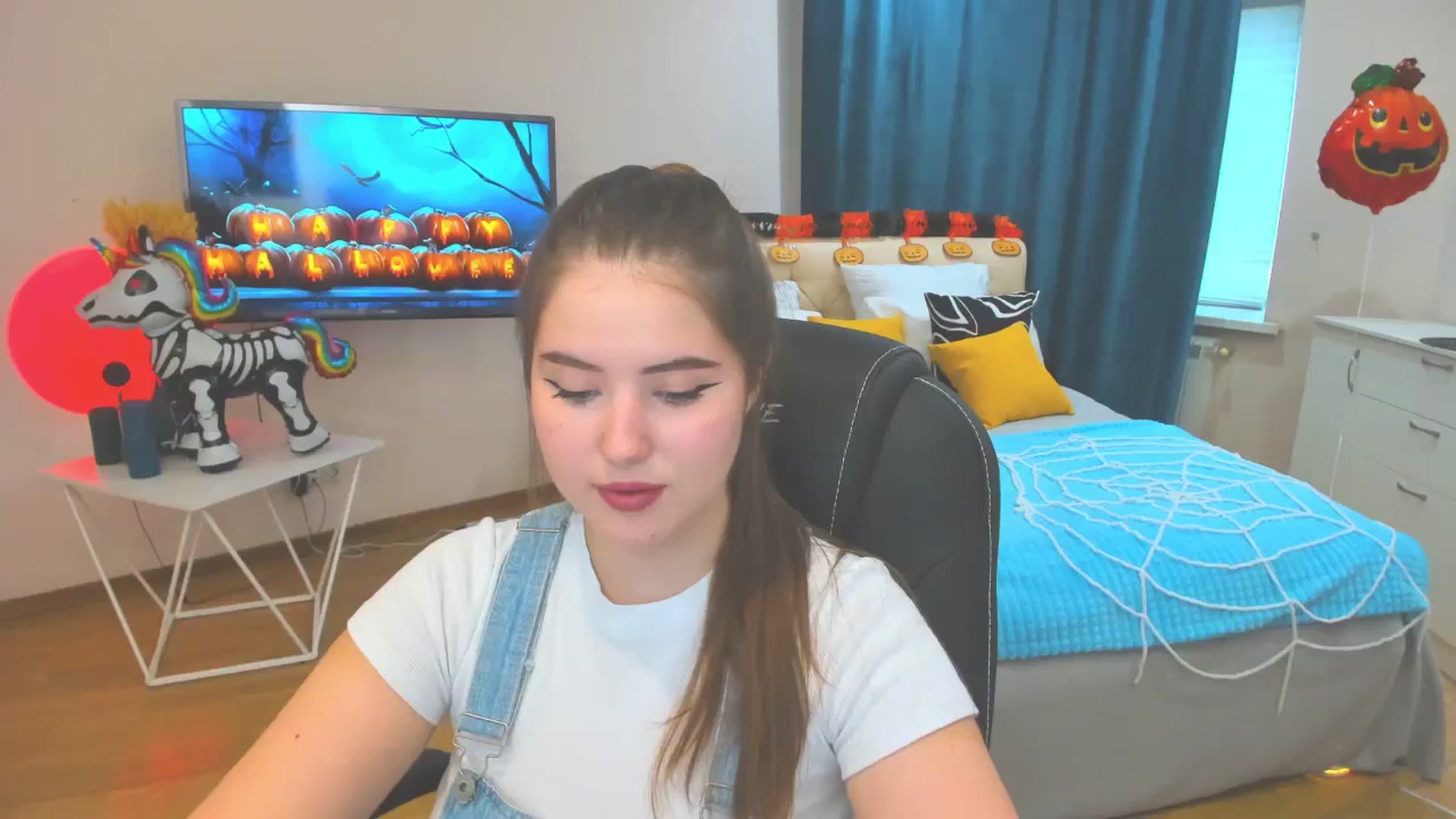 Gallery image thumbnail from AdmireMyEyes's myfreecams stream on, 10/30/2023, 09:48 image 10 of 20