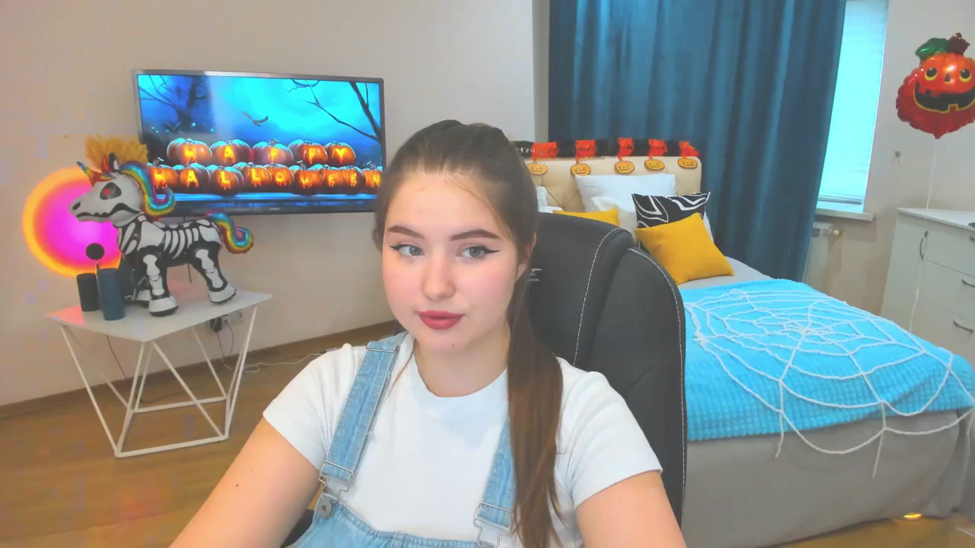 Gallery image thumbnail from AdmireMyEyes's myfreecams stream on, 10/30/2023, 09:48 image 19 of 20