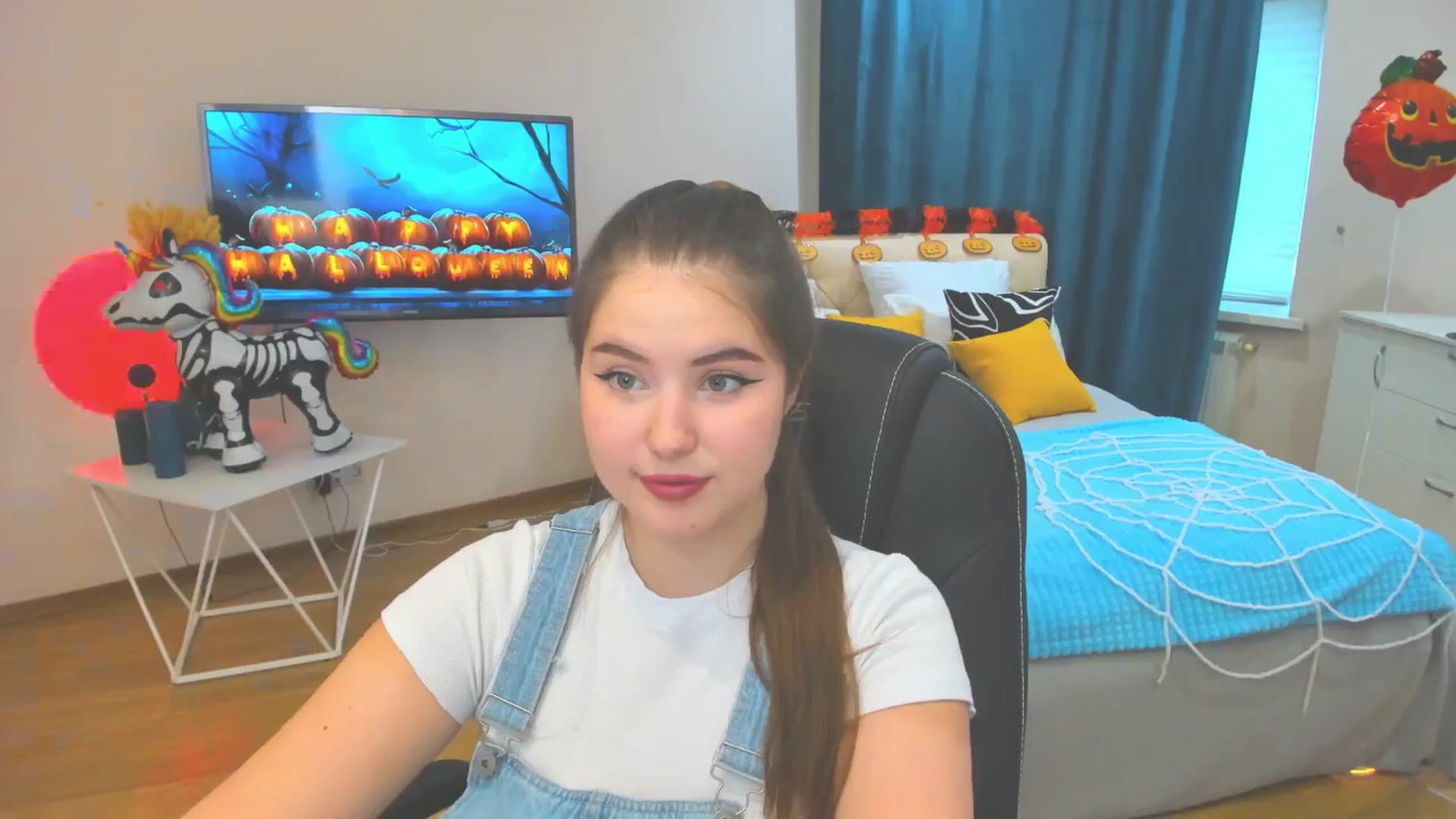 Gallery image thumbnail from AdmireMyEyes's myfreecams stream on, 10/30/2023, 09:48 image 18 of 20
