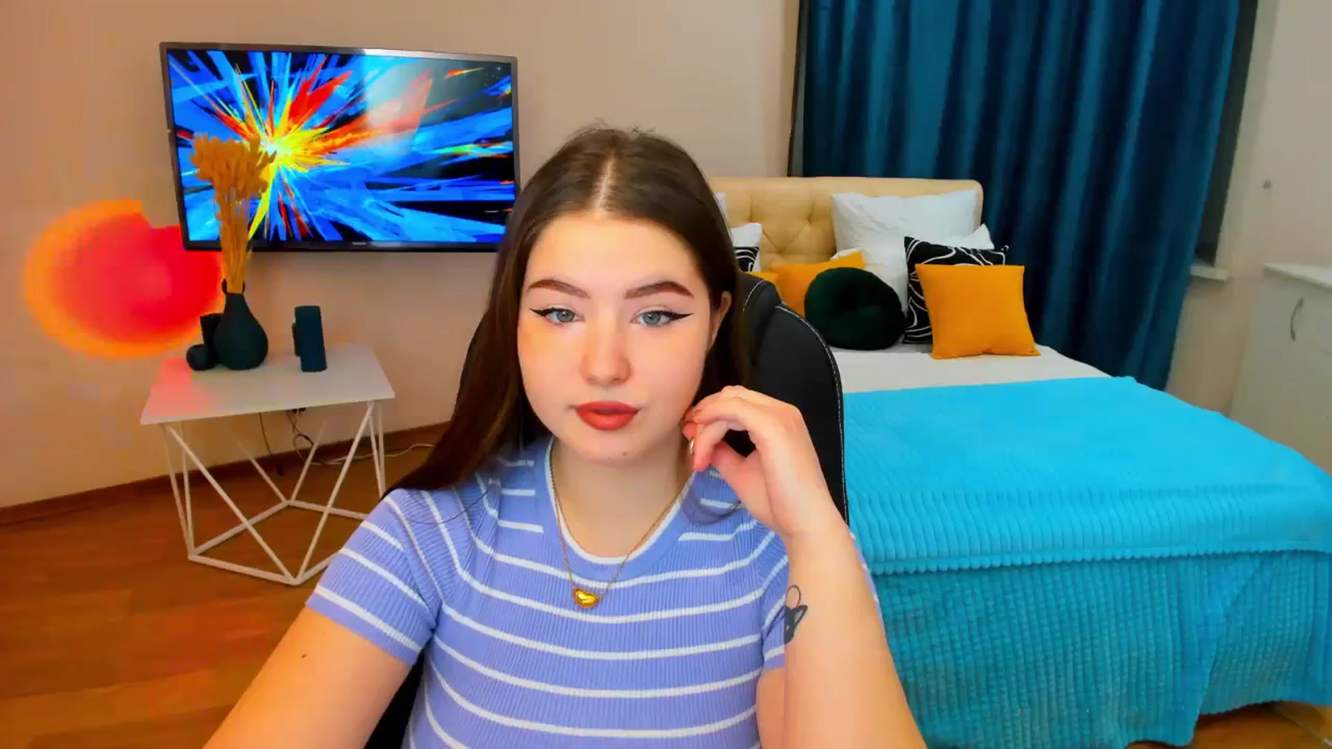 Gallery image thumbnail from AdmireMyEyes's myfreecams stream on, 11/24/2023, 03:54 image 10 of 20