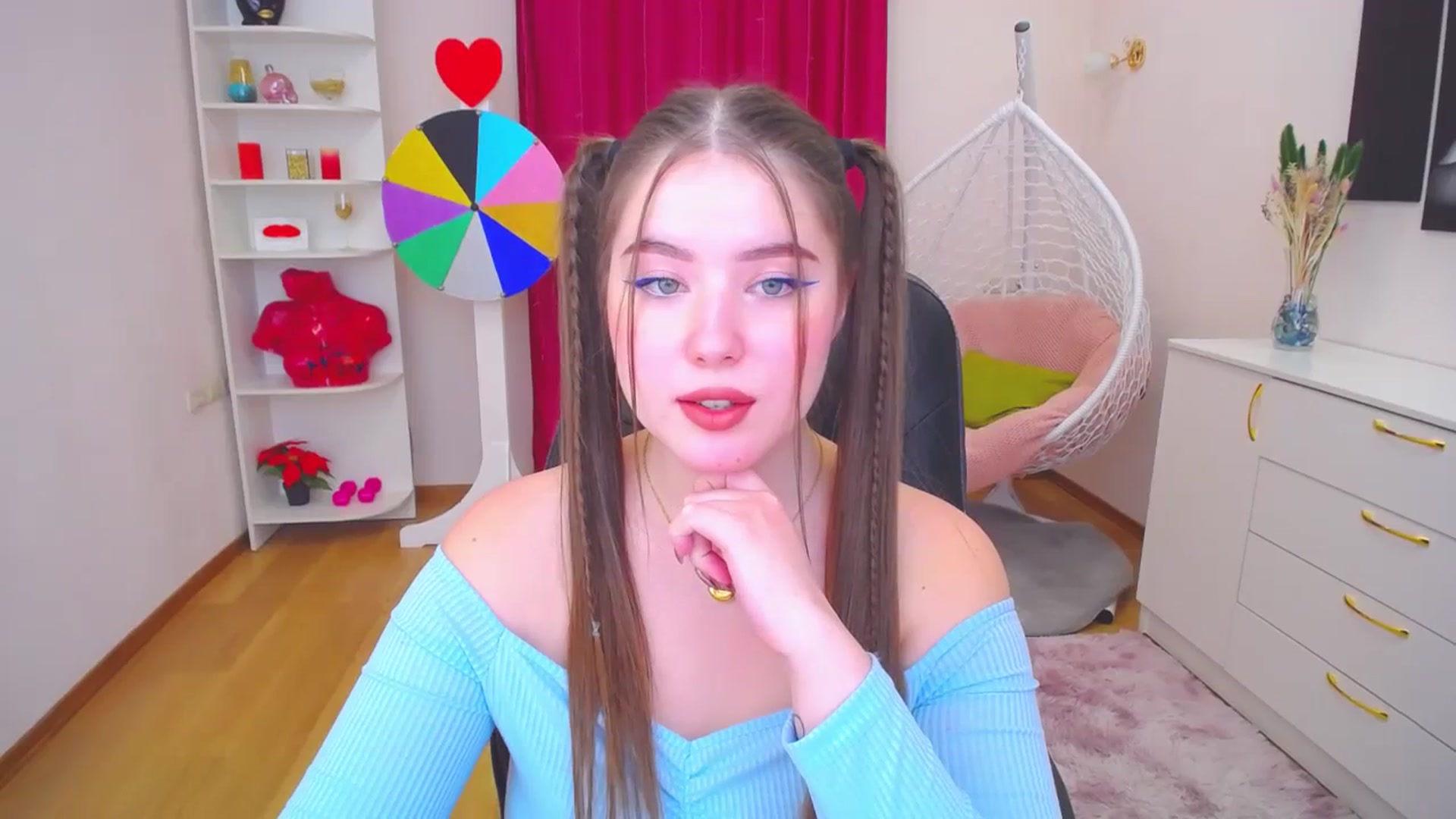 Gallery image thumbnail from AdmireMyEyes's myfreecams stream on, 11/25/2023, 15:57 image 12 of 20