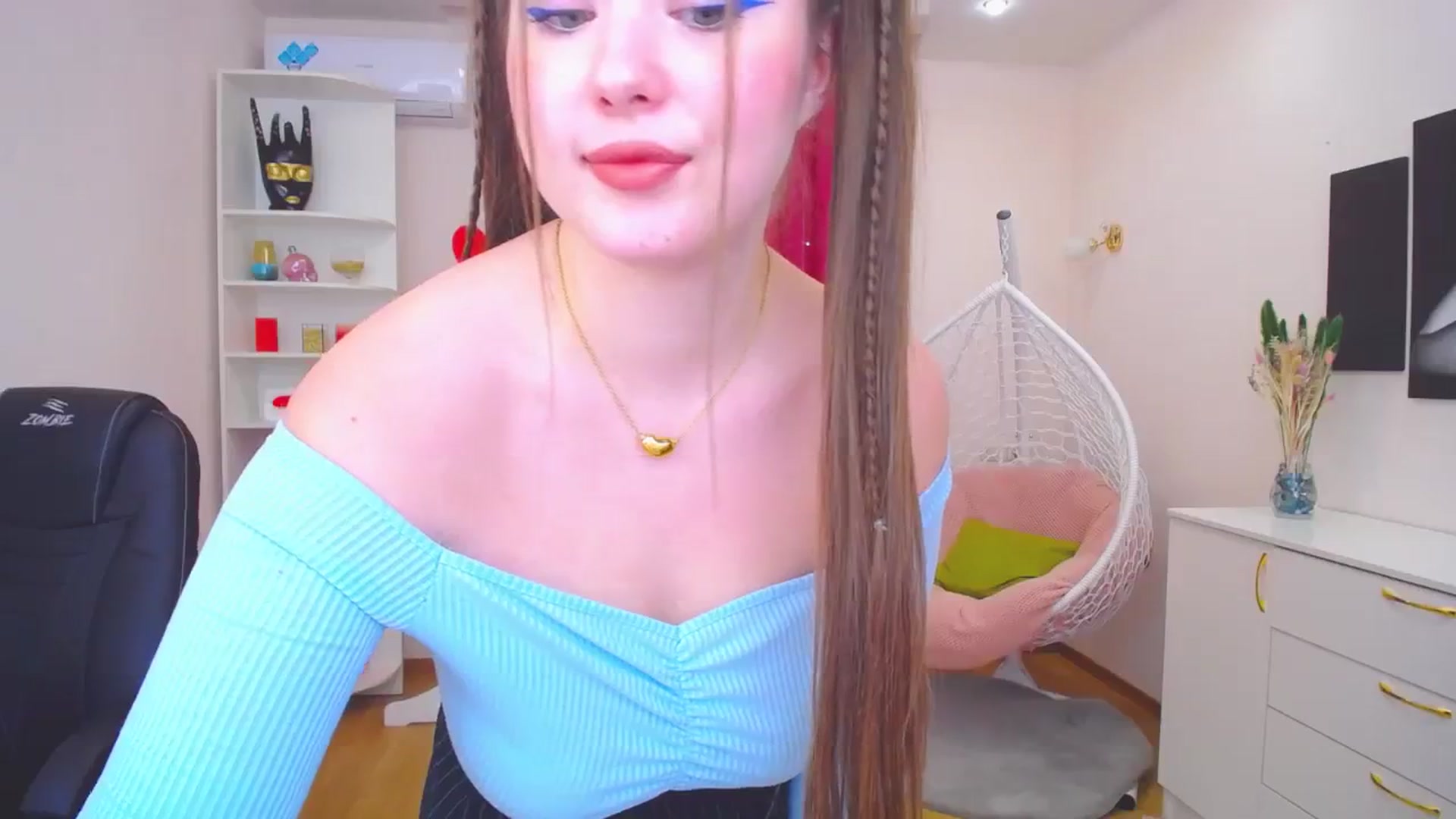 Gallery image thumbnail from AdmireMyEyes's myfreecams stream on, 11/25/2023, 15:57 image 17 of 20