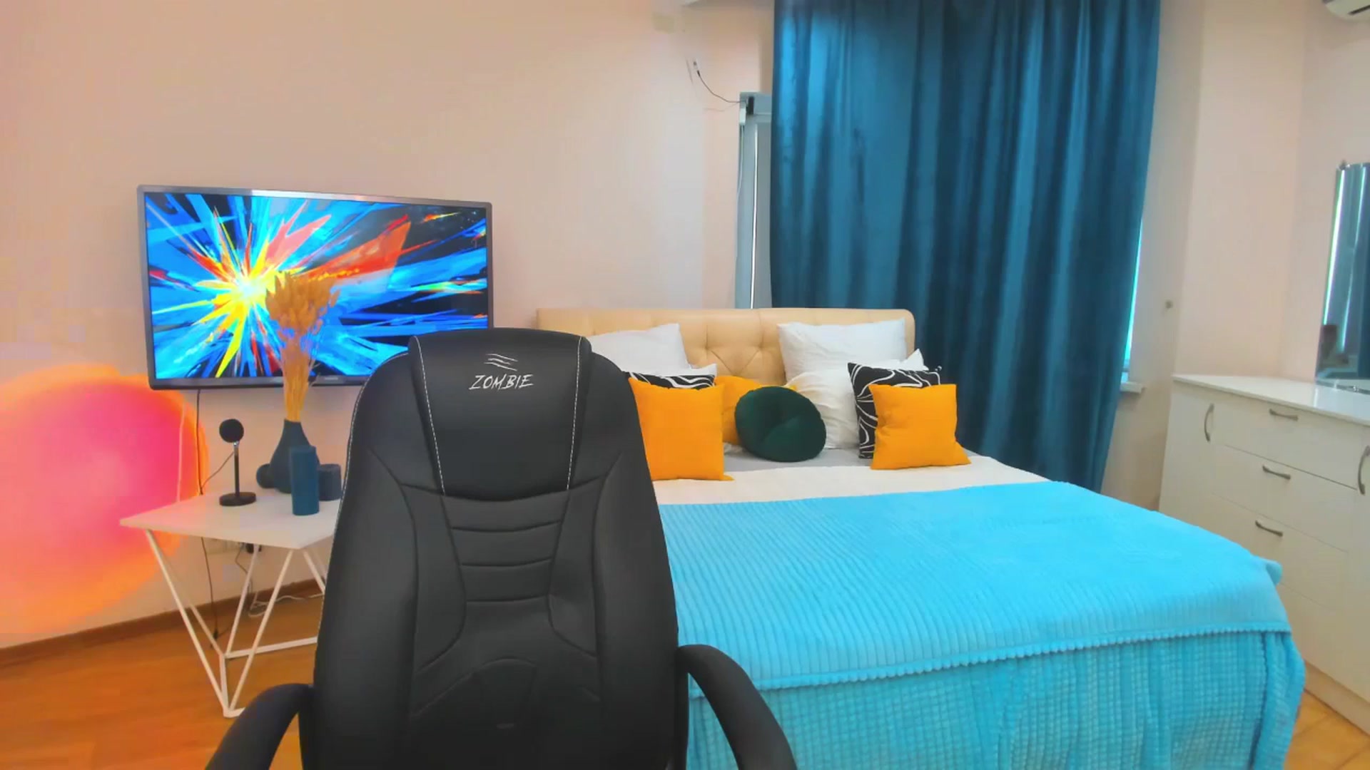 Gallery image thumbnail from AdmireMyEyes's myfreecams stream on, 12/06/2023, 08:24 image 12 of 20