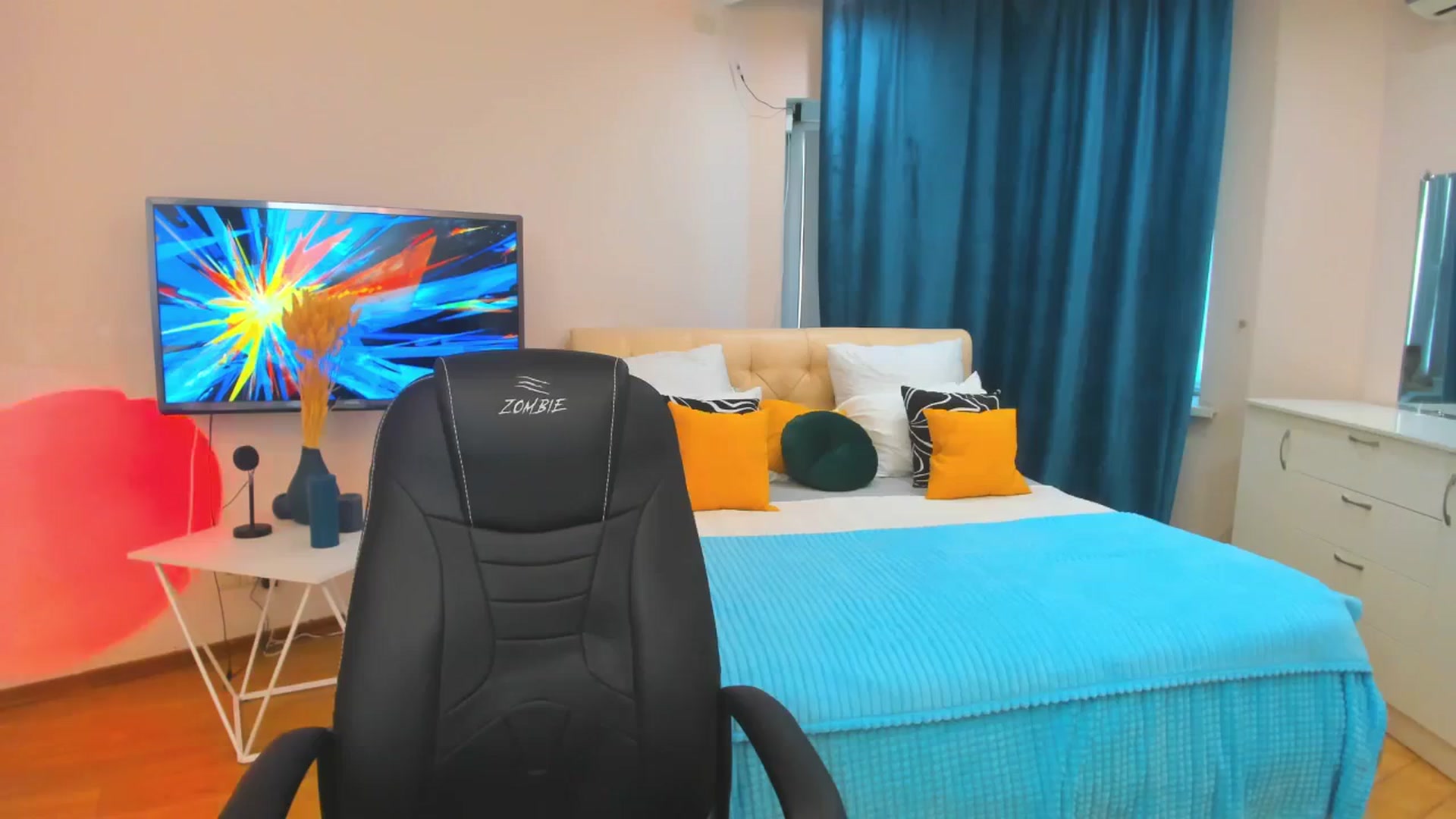 Gallery image thumbnail from AdmireMyEyes's myfreecams stream on, 12/06/2023, 08:24 image 11 of 20