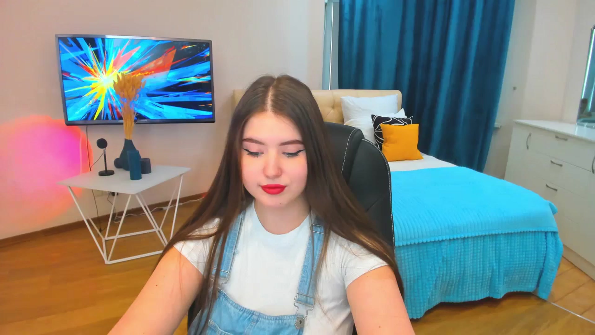 Gallery image thumbnail from AdmireMyEyes's myfreecams stream on, 12/06/2023, 09:41 image 19 of 20