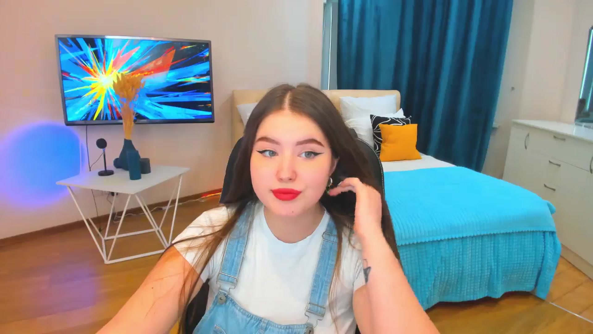 Gallery image thumbnail from AdmireMyEyes's myfreecams stream on, 12/06/2023, 09:41 image 5 of 20