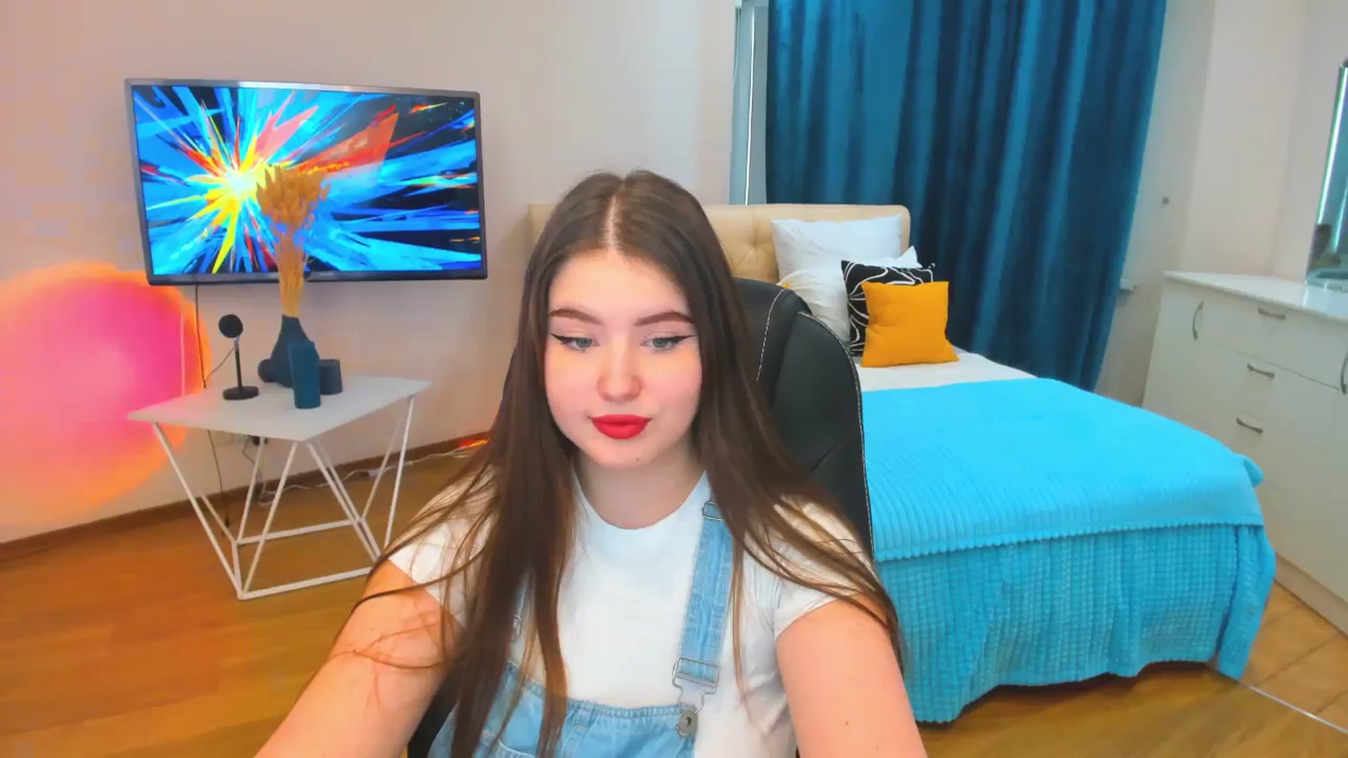 Gallery image thumbnail from AdmireMyEyes's myfreecams stream on, 12/06/2023, 09:41 image 9 of 20