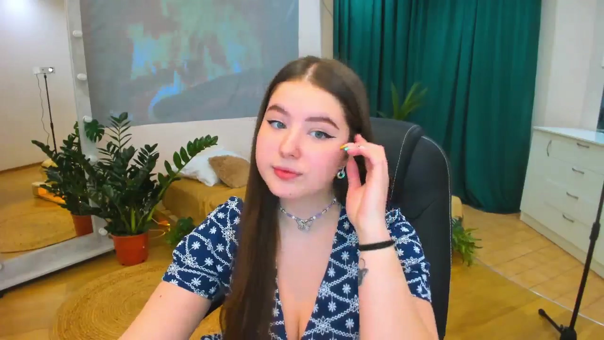 Gallery image thumbnail from AdmireMyEyes's myfreecams stream on, 12/12/2023, 10:44 image 14 of 20