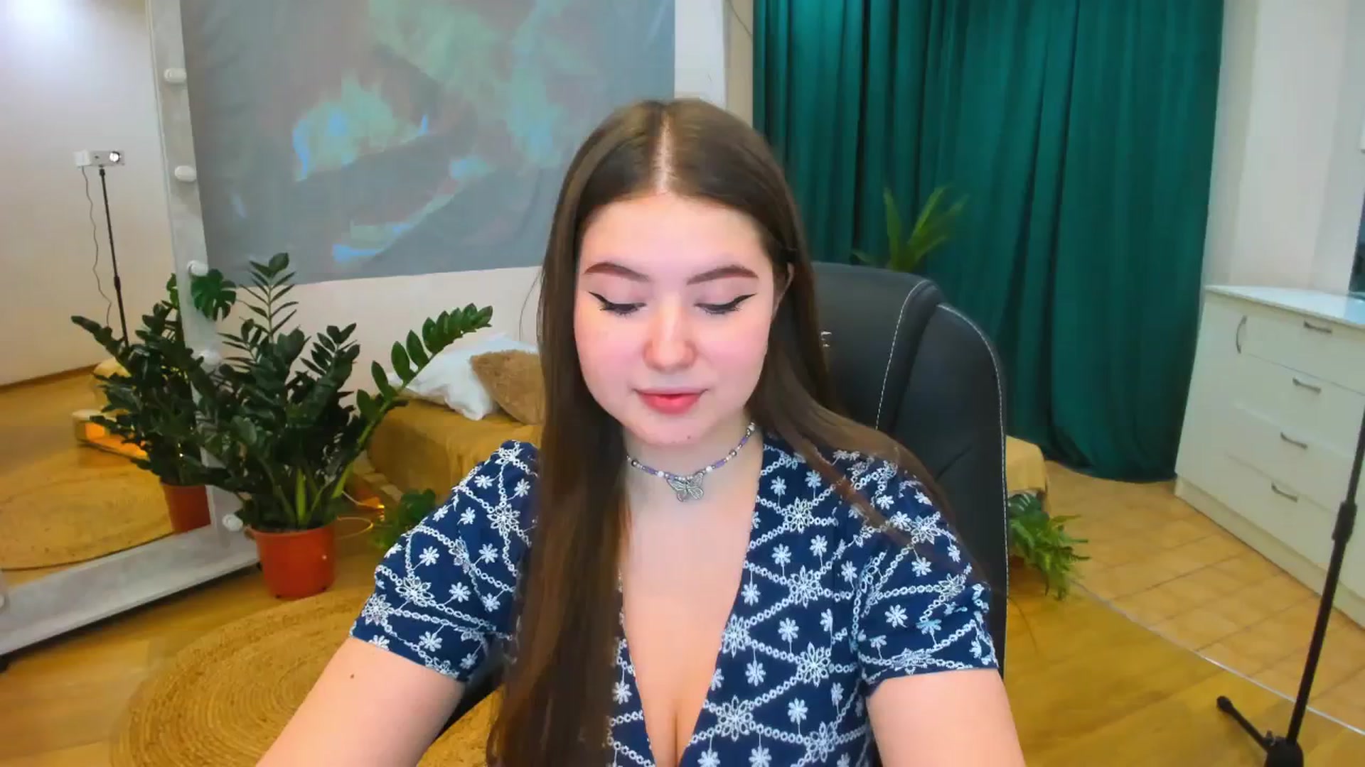 Gallery image thumbnail from AdmireMyEyes's myfreecams stream on, 12/12/2023, 10:44 image 18 of 20