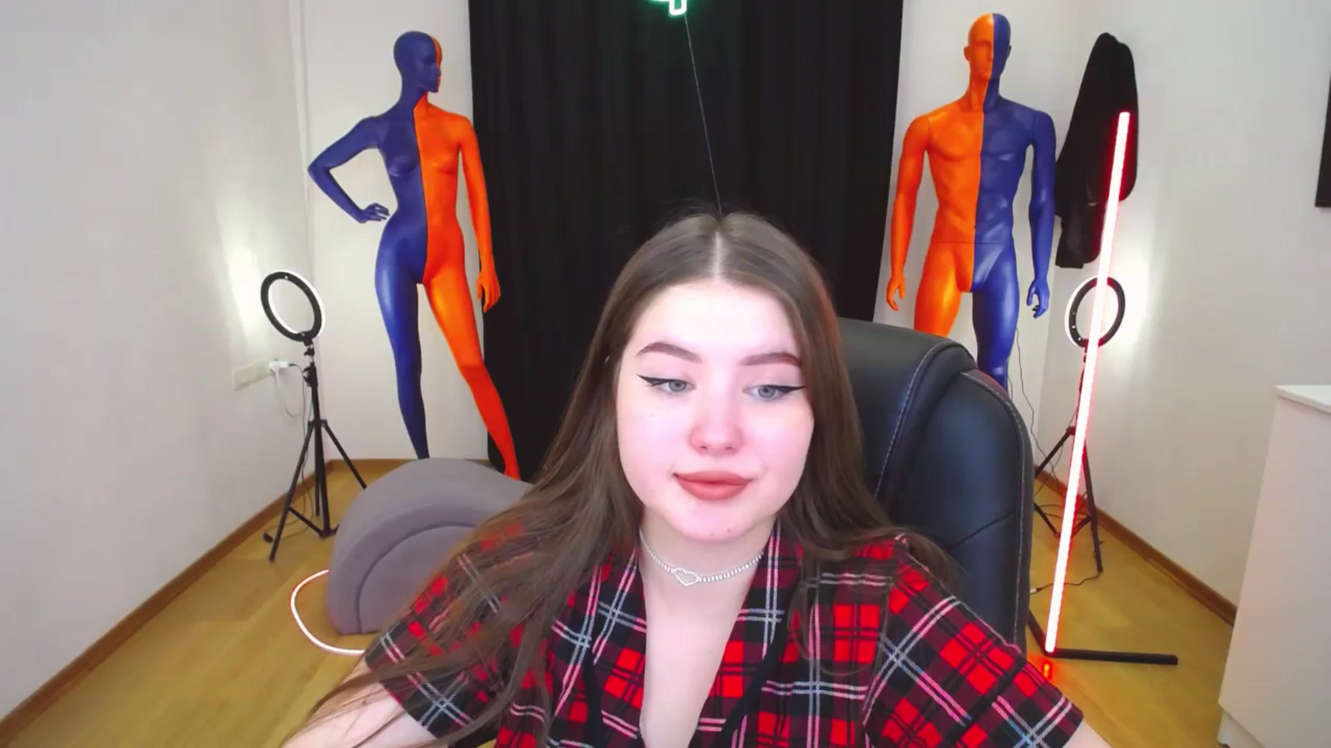 Gallery image thumbnail from AdmireMyEyes's myfreecams stream on, 12/18/2023, 09:48 image 18 of 20