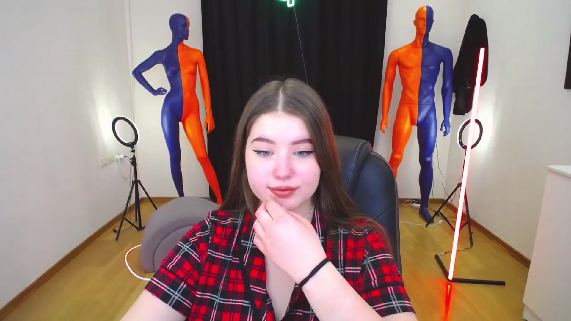 Gallery image thumbnail from AdmireMyEyes's myfreecams stream on, 12/18/2023, 09:48 image 16 of 20