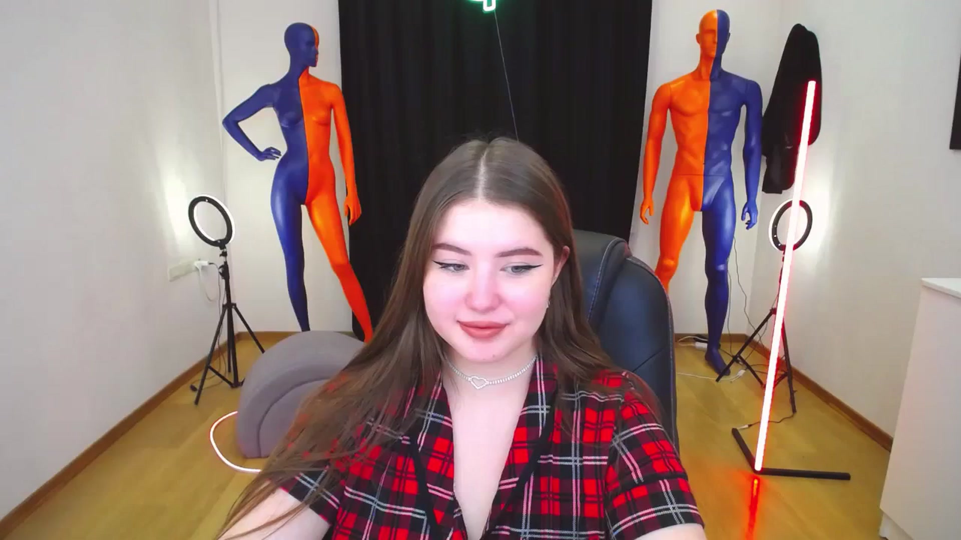 Gallery image thumbnail from AdmireMyEyes's myfreecams stream on, 12/18/2023, 09:48 image 17 of 20