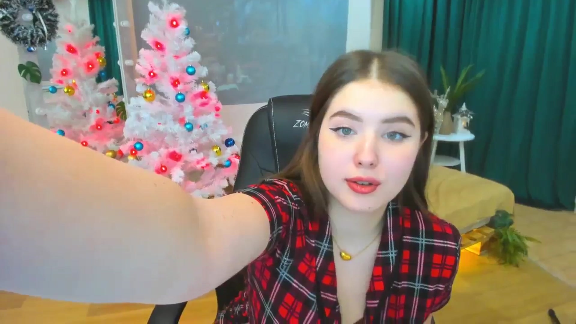 Gallery image thumbnail from AdmireMyEyes's myfreecams stream on, 12/24/2023, 09:47 image 16 of 20