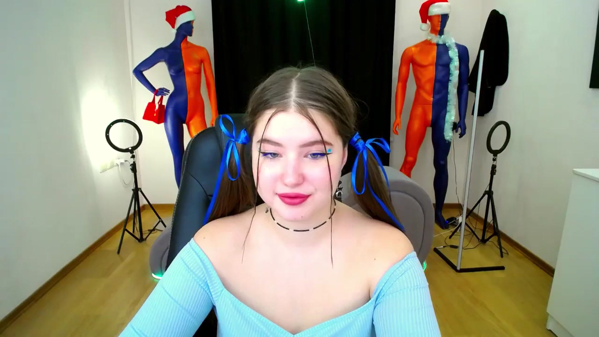Gallery image thumbnail from AdmireMyEyes's myfreecams stream on, 12/28/2023, 13:35 image 12 of 20