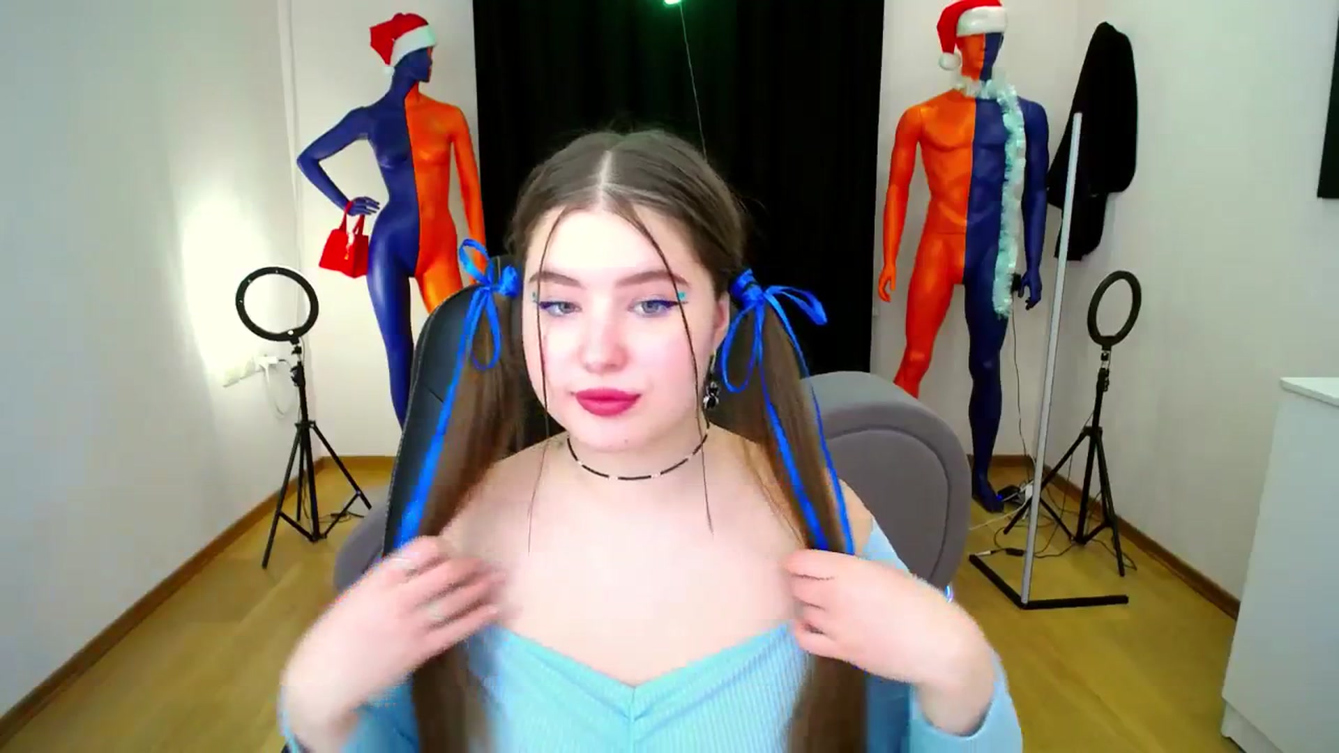 Gallery image thumbnail from AdmireMyEyes's myfreecams stream on, 12/28/2023, 13:35 image 11 of 20