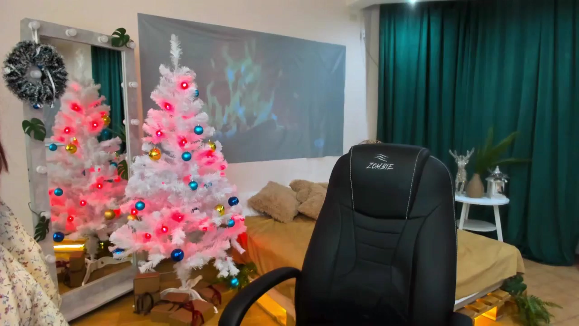 Gallery image thumbnail from AdmireMyEyes's myfreecams stream on, 12/29/2023, 09:24 image 8 of 20