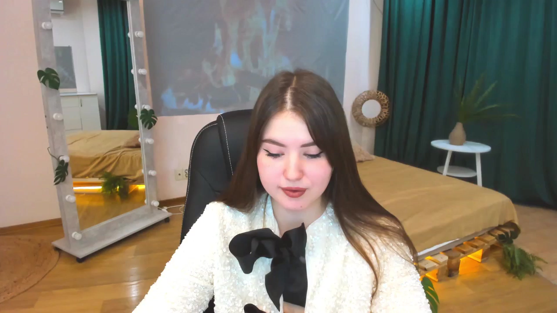 Gallery image thumbnail from AdmireMyEyes's myfreecams stream on, 01/13/2024, 08:44 image 16 of 20