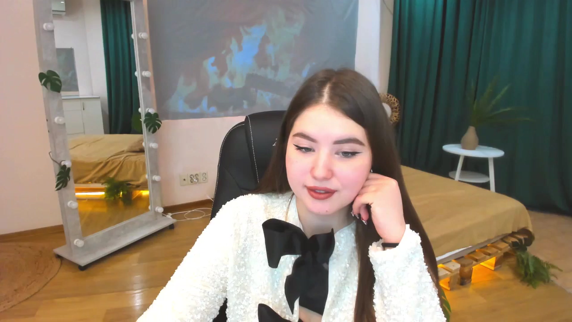 Gallery image thumbnail from AdmireMyEyes's myfreecams stream on, 01/13/2024, 08:44 image 12 of 20