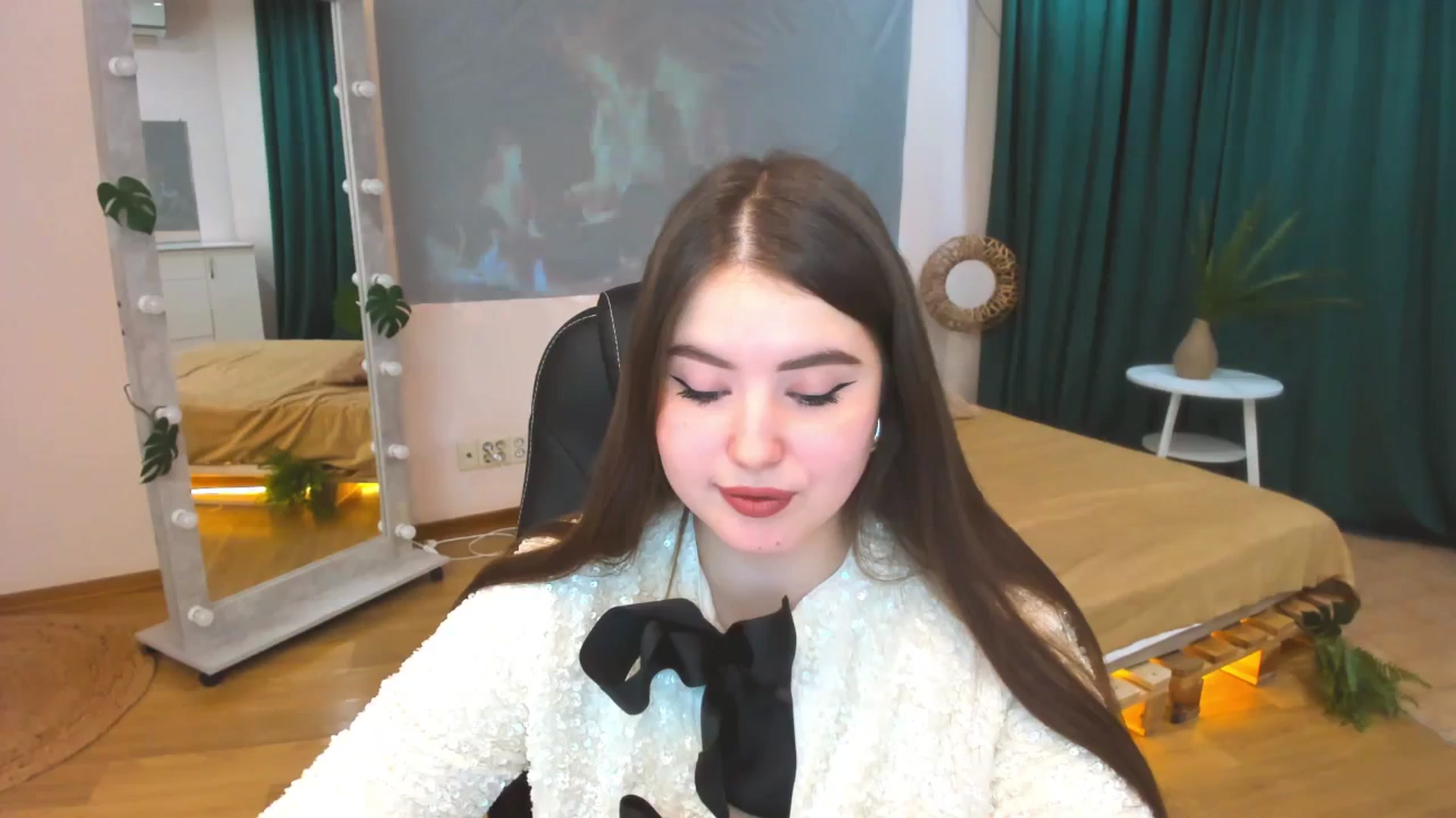 Gallery image thumbnail from AdmireMyEyes's myfreecams stream on, 01/13/2024, 08:44 image 7 of 20