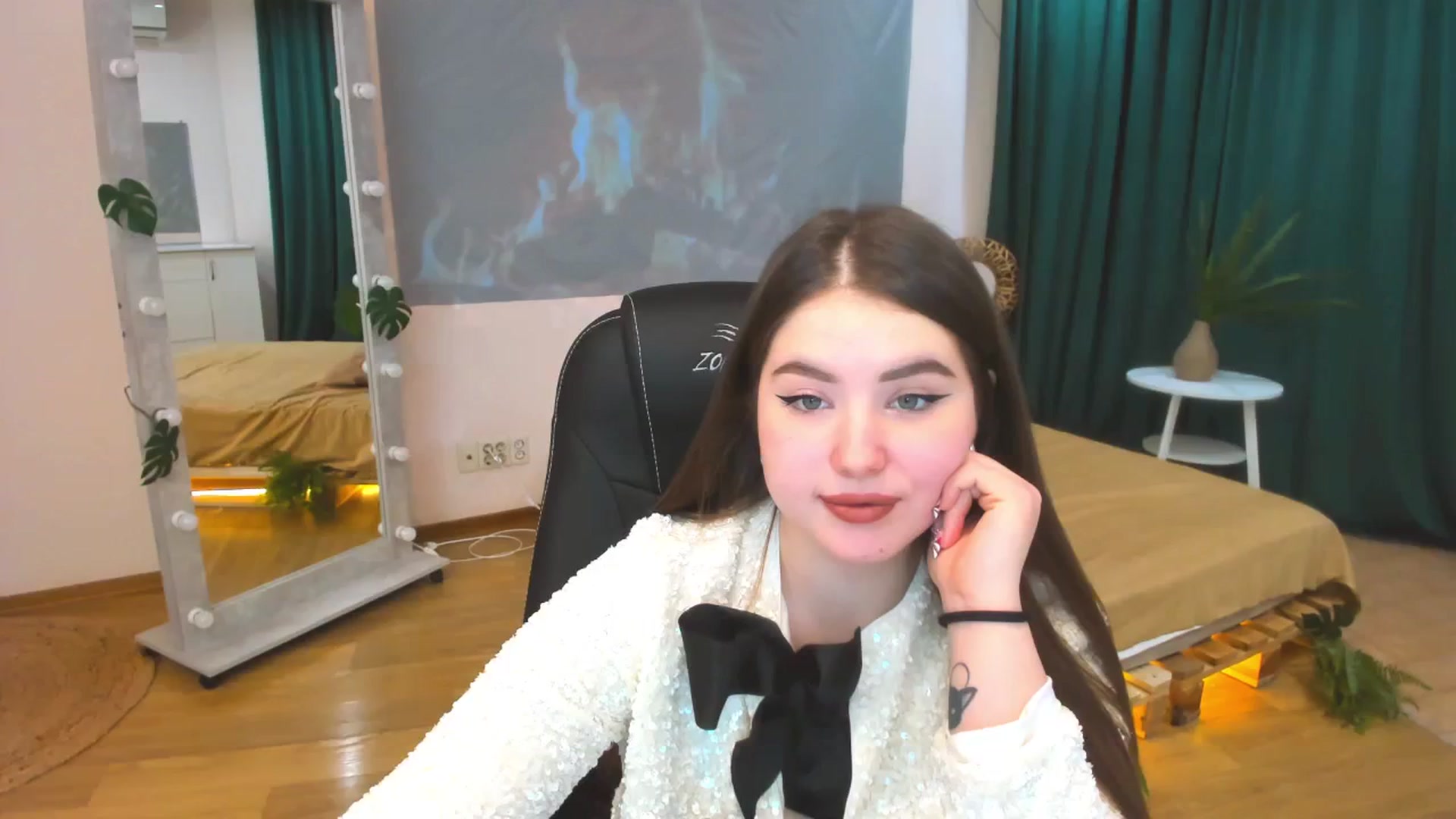 Gallery image thumbnail from AdmireMyEyes's myfreecams stream on, 01/13/2024, 08:44 image 11 of 20
