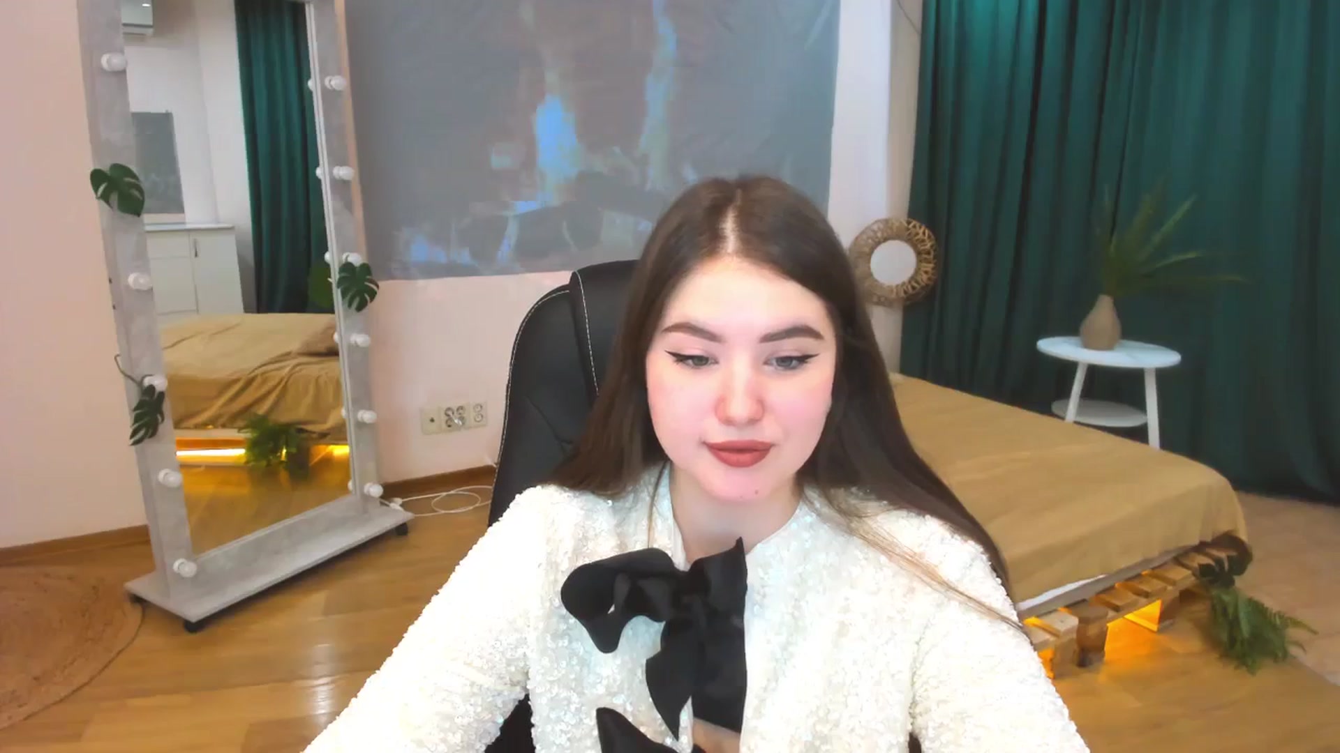 Gallery image thumbnail from AdmireMyEyes's myfreecams stream on, 01/13/2024, 08:44 image 13 of 20