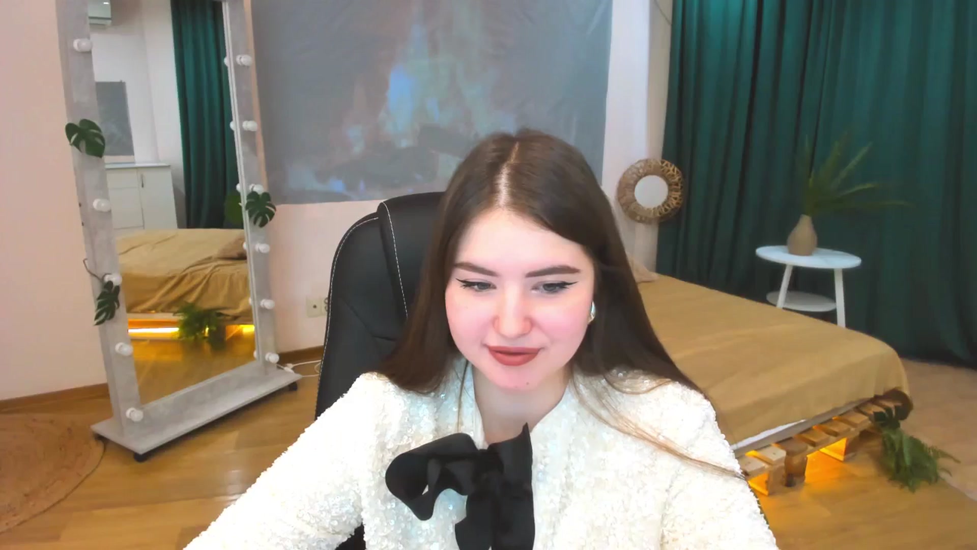 Gallery image thumbnail from AdmireMyEyes's myfreecams stream on, 01/13/2024, 08:44 image 15 of 20