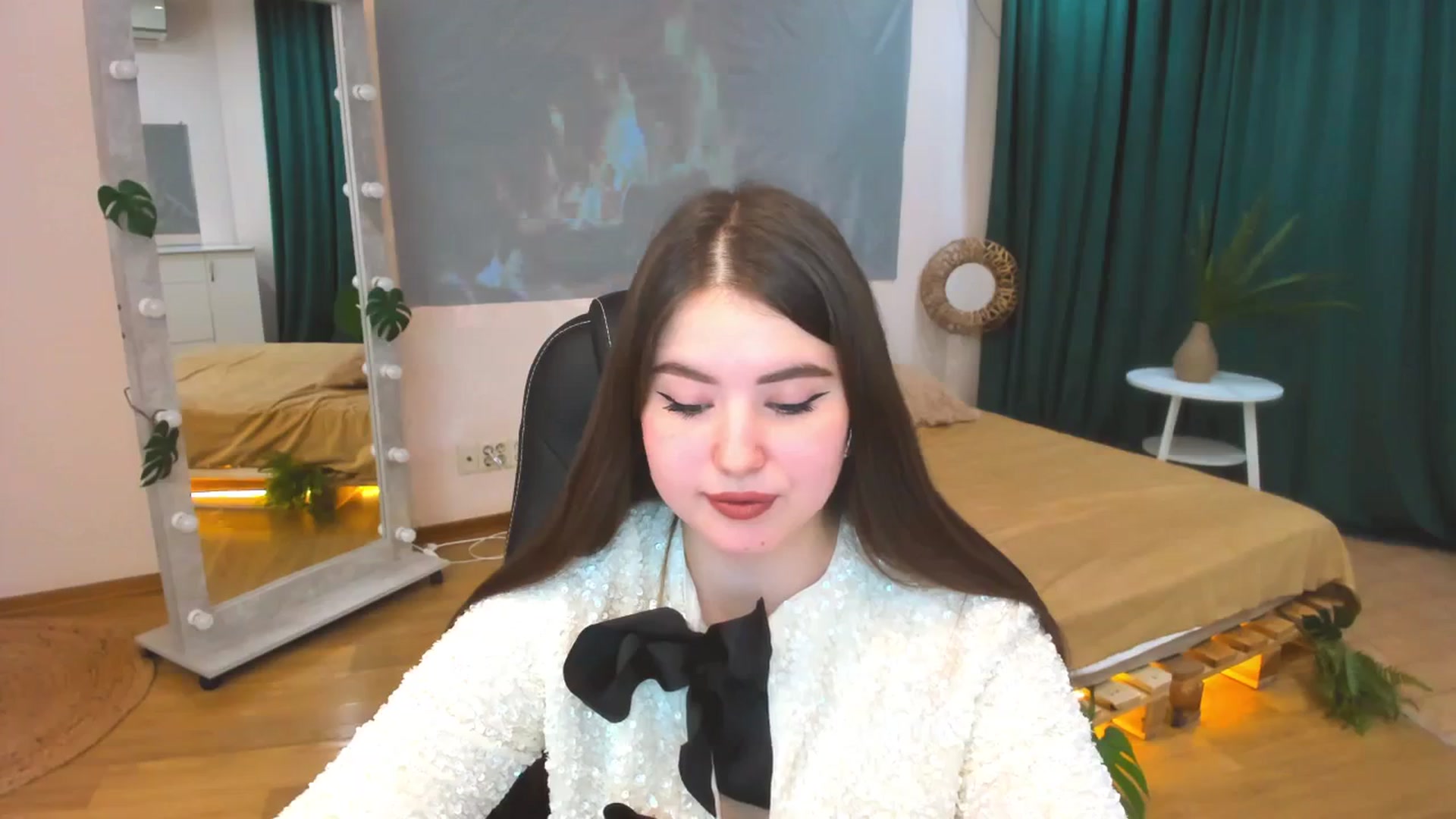 Gallery image thumbnail from AdmireMyEyes's myfreecams stream on, 01/13/2024, 08:44 image 8 of 20