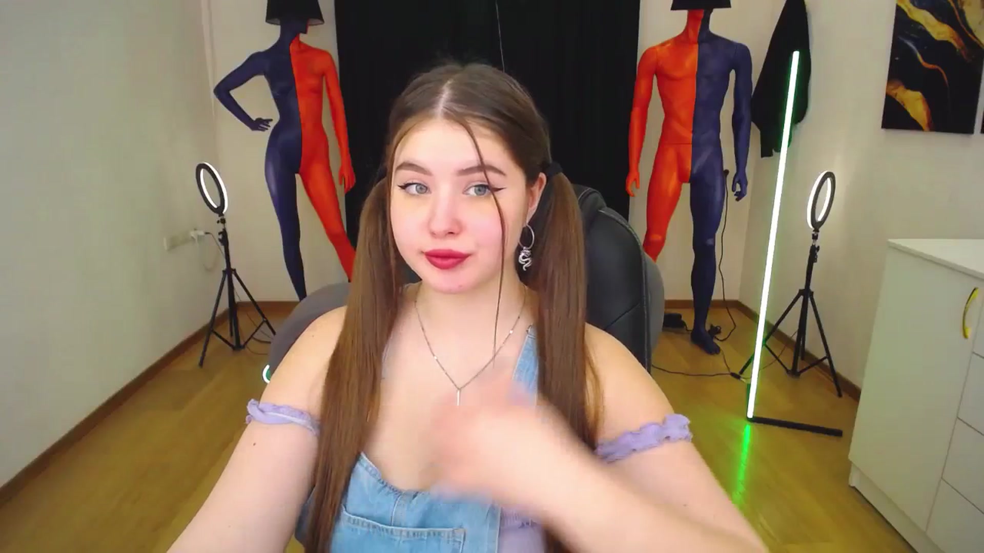 Gallery image thumbnail from AdmireMyEyes's myfreecams stream on, 01/30/2024, 07:24 image 7 of 20